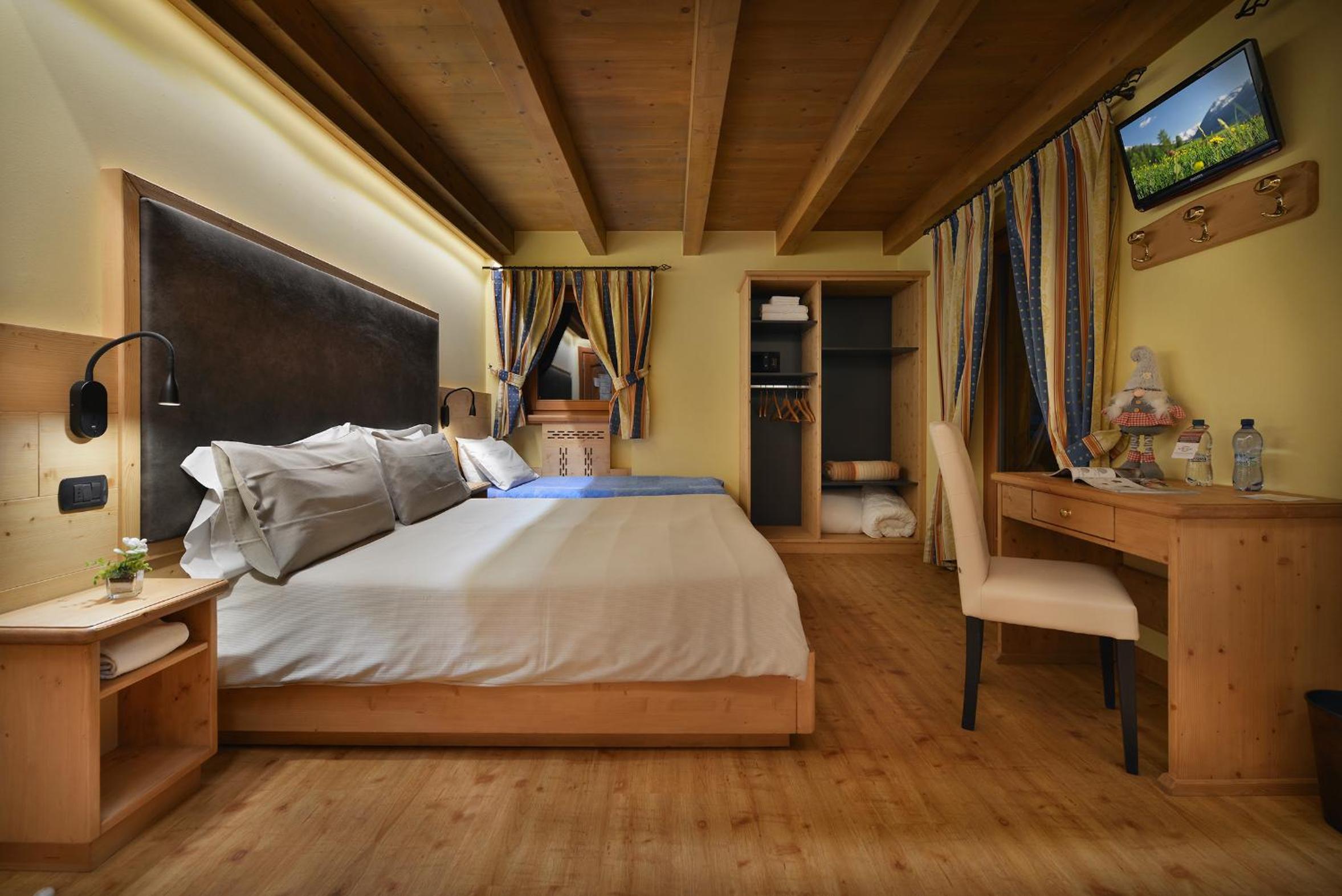 Double or Twin Room - Photo 6