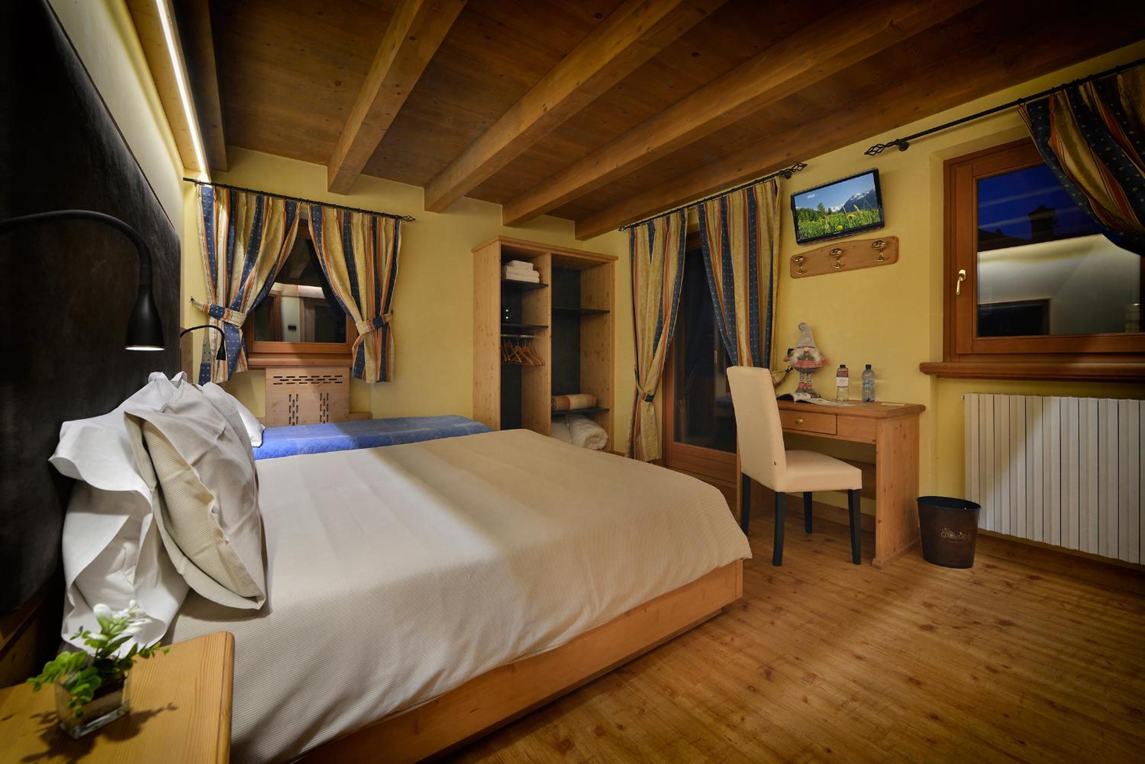 Double or Twin Room - Photo 3