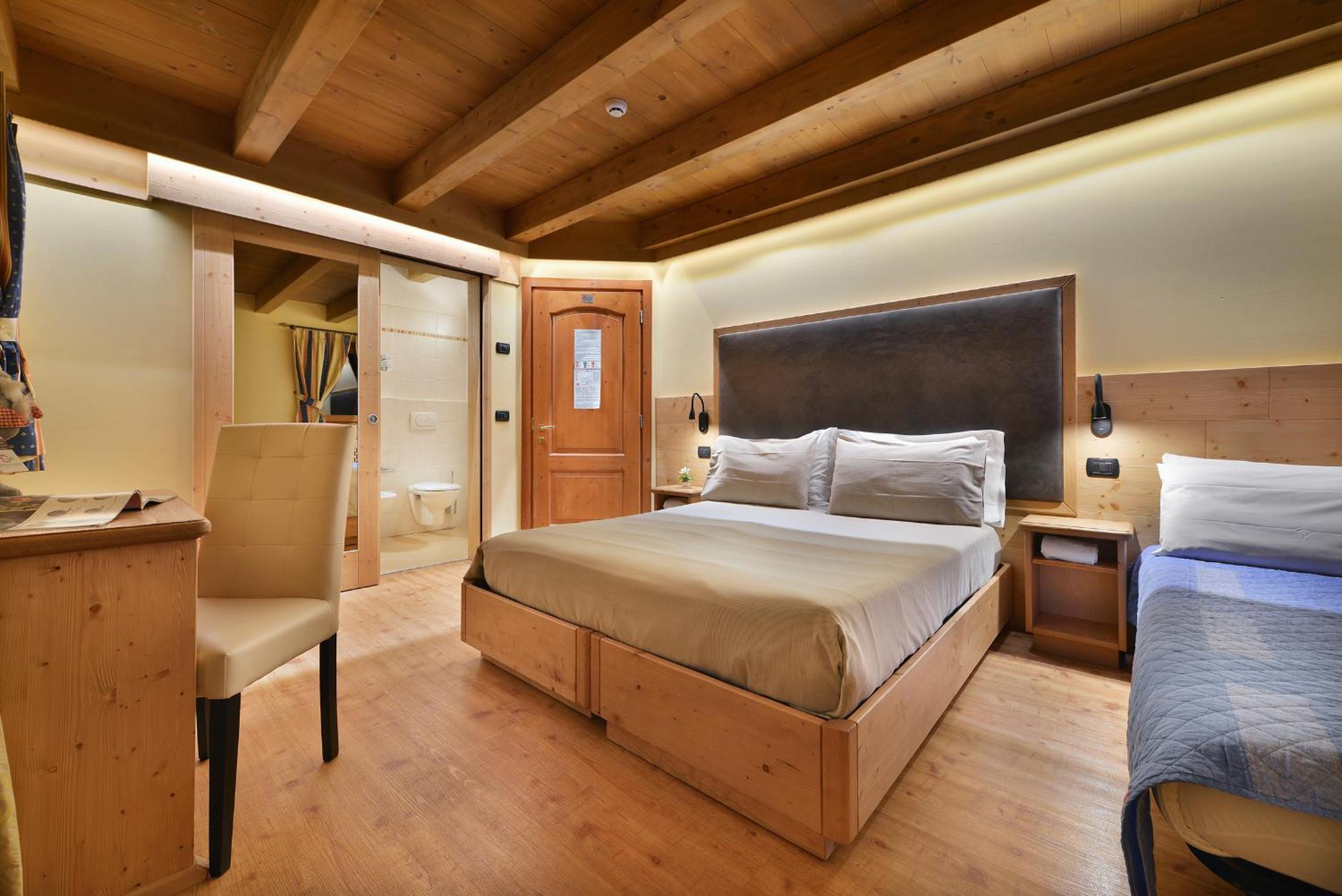 Double or Twin Room - Photo 13