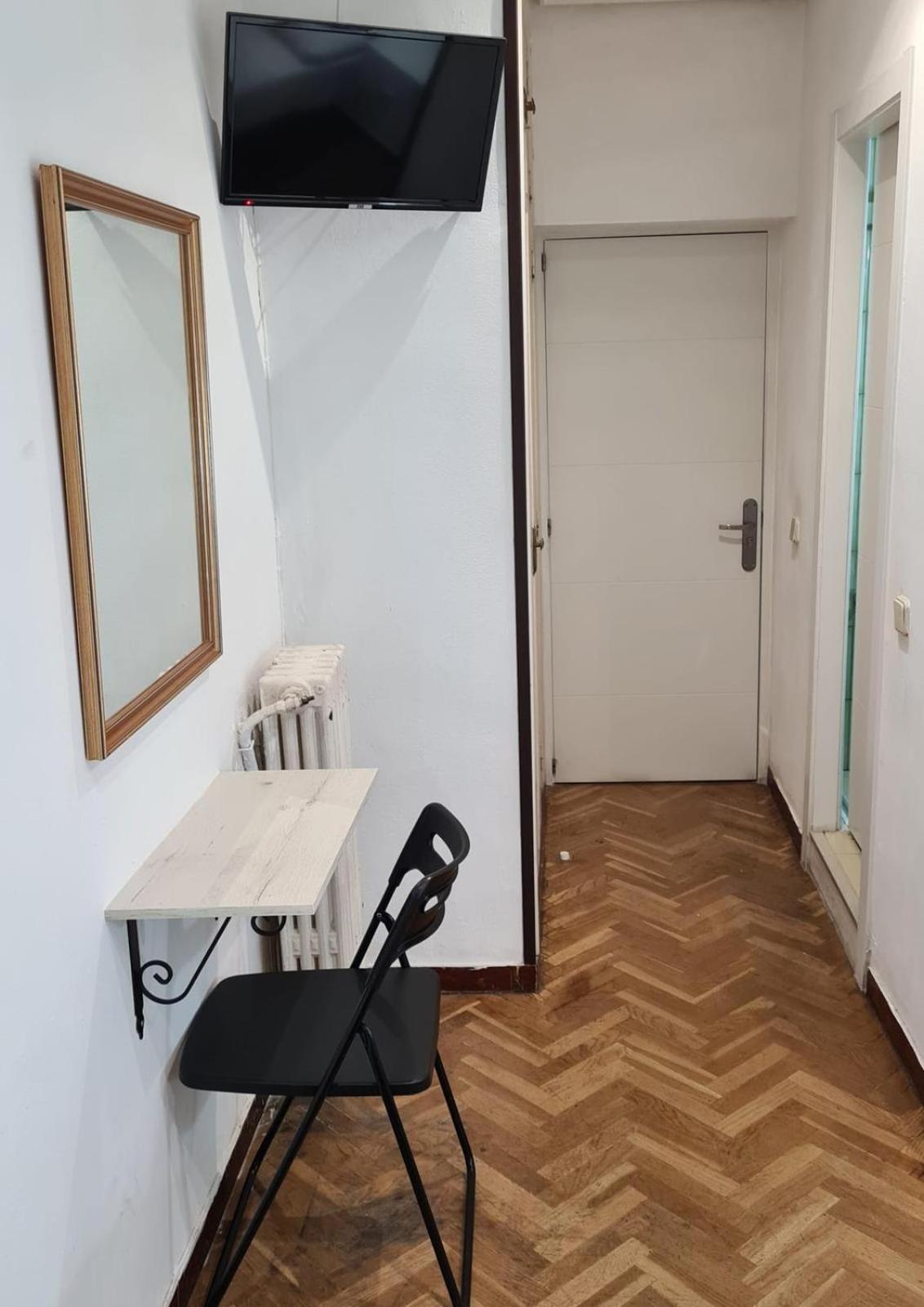 Double or Twin Room - Photo 3
