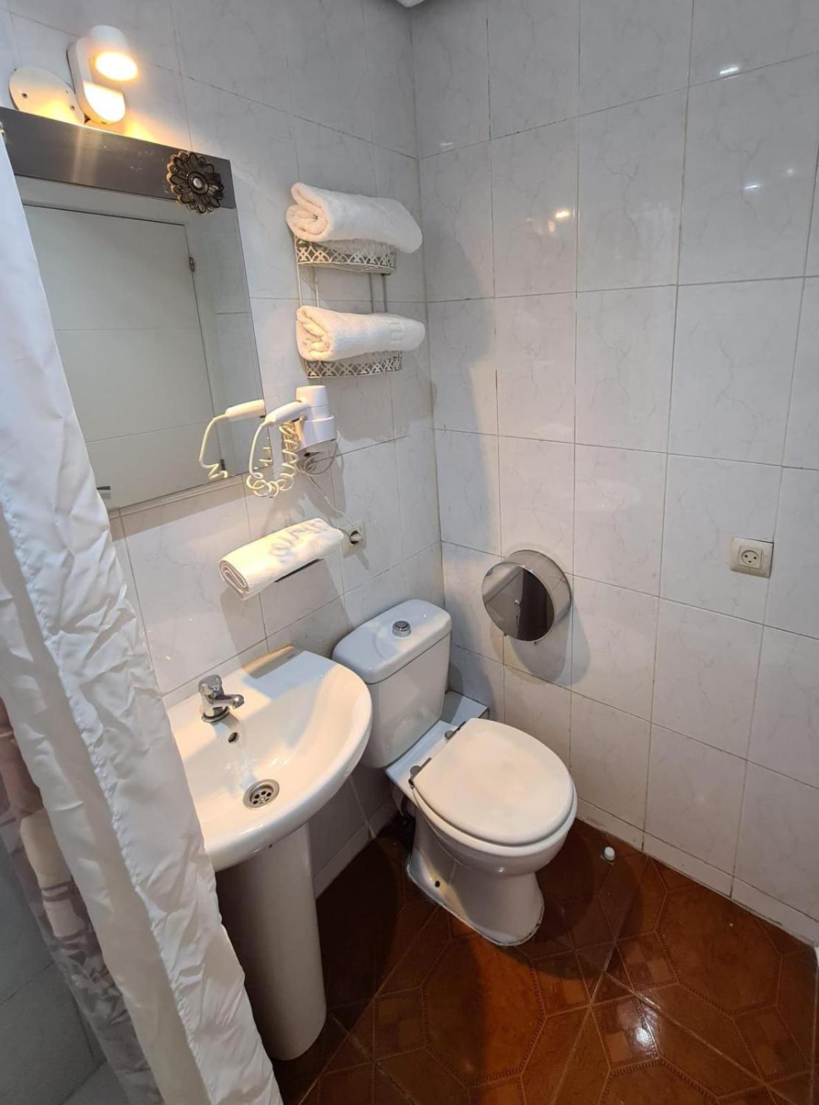 Double or Twin Room - Photo 2
