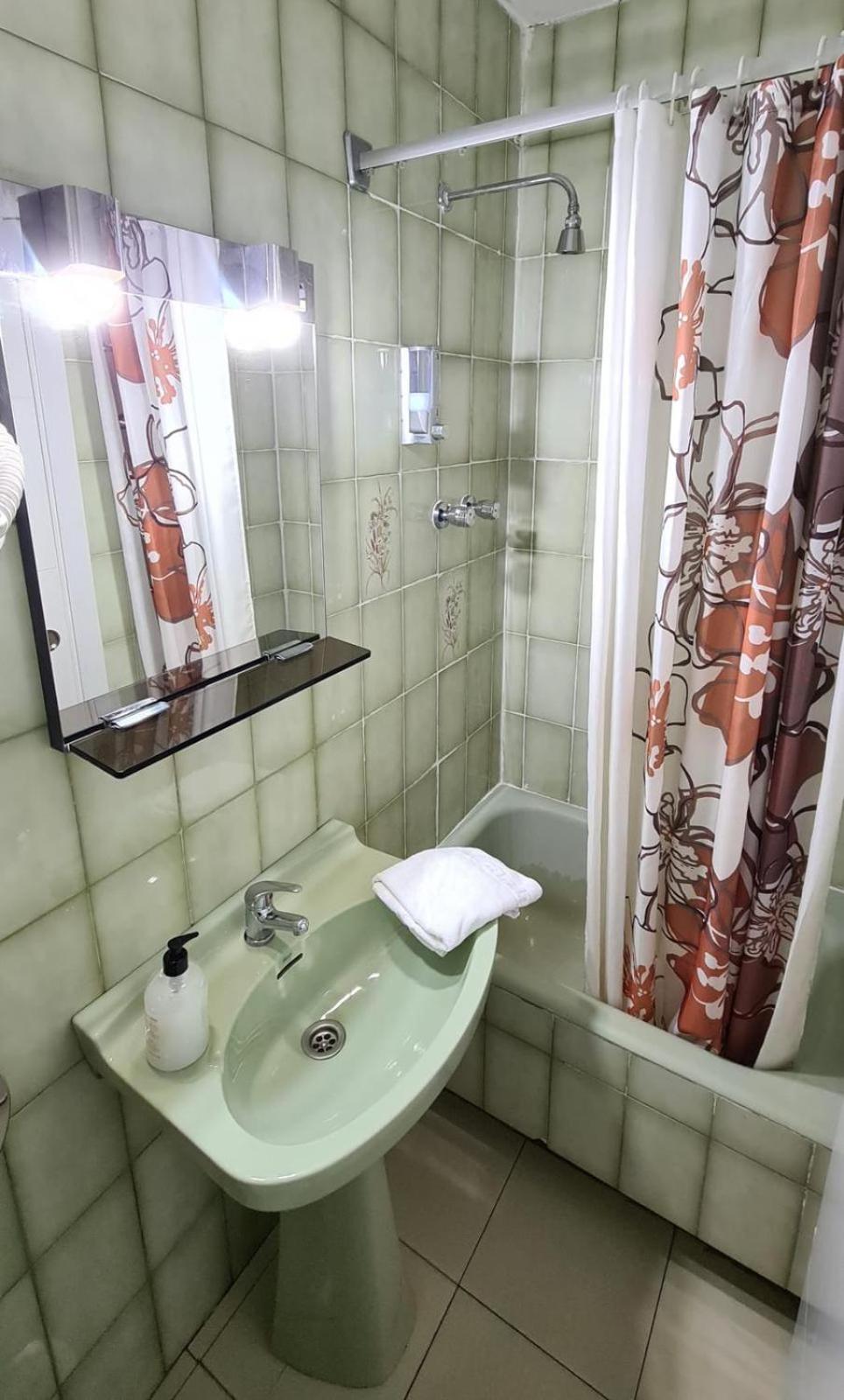 Double or Twin Room - Photo 15