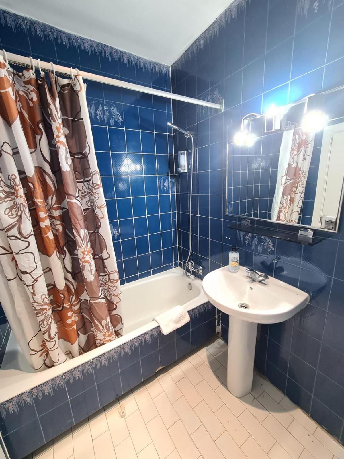 Double or Twin Room - Photo 13