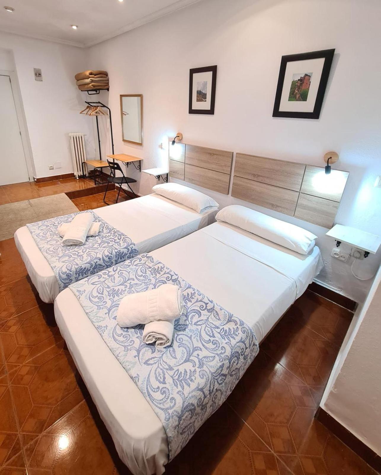 Double or Twin Room - Photo 5