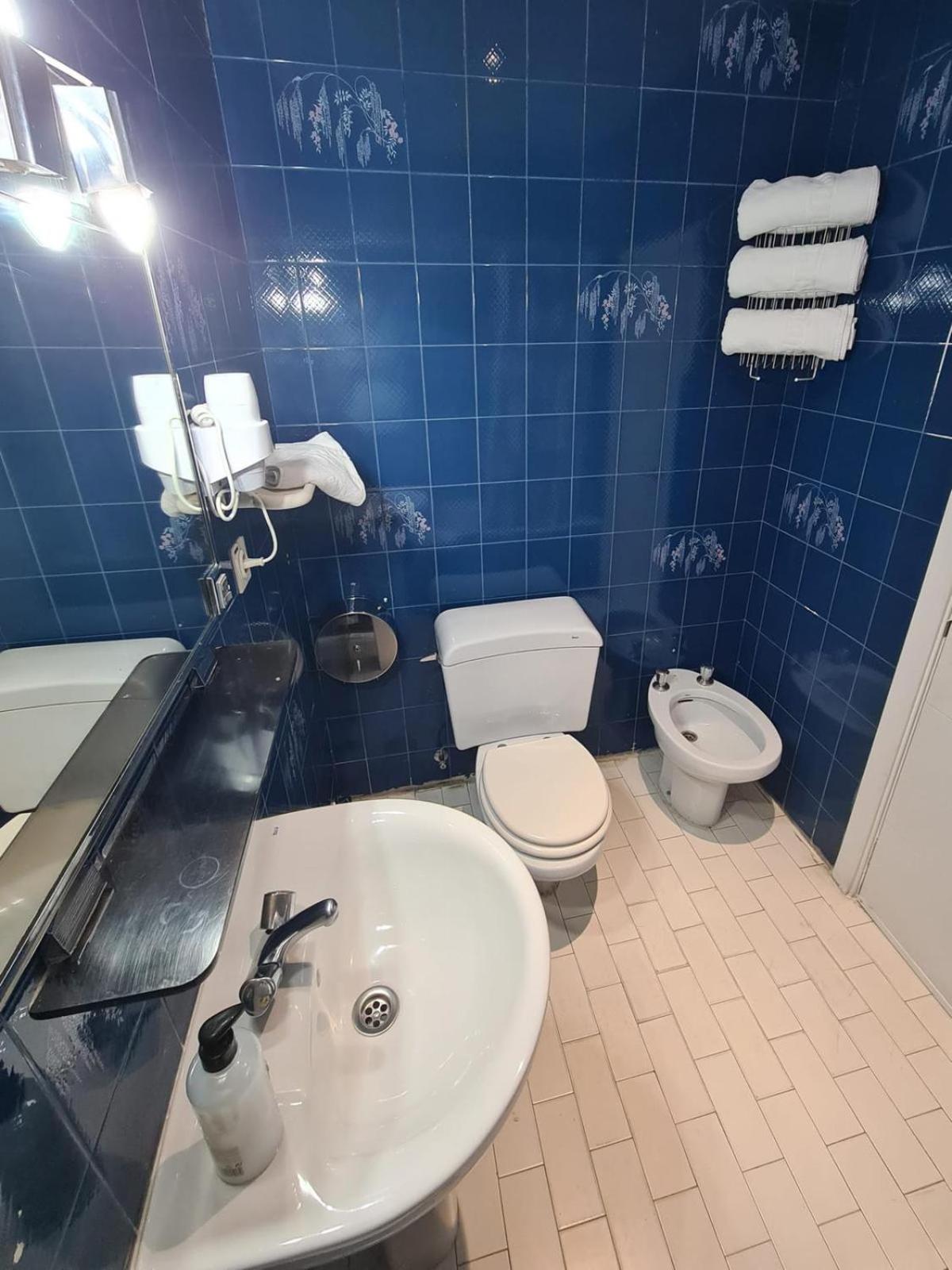 Double or Twin Room - Photo 4