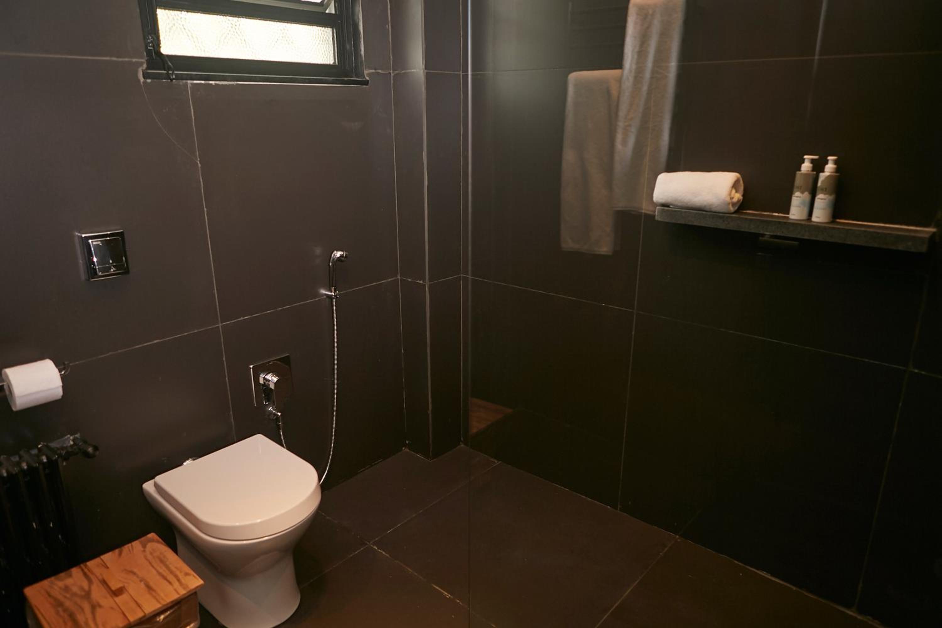 Three-Bedroom Apartment - Photo 6