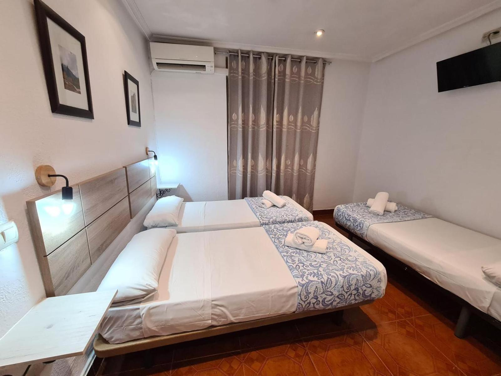 Double or Twin Room - Photo 11