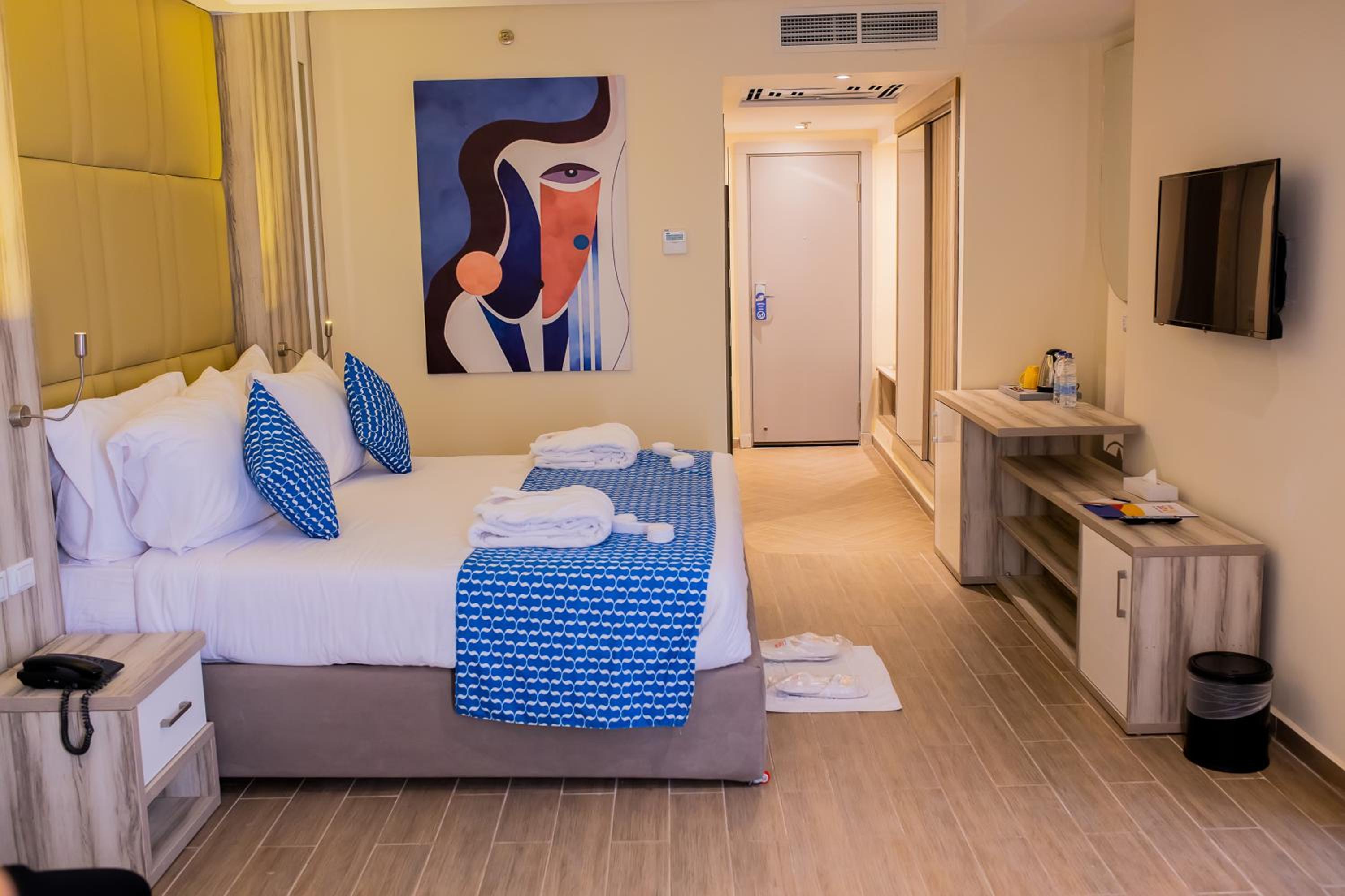 Deluxe Pool View Room  - Photo 8