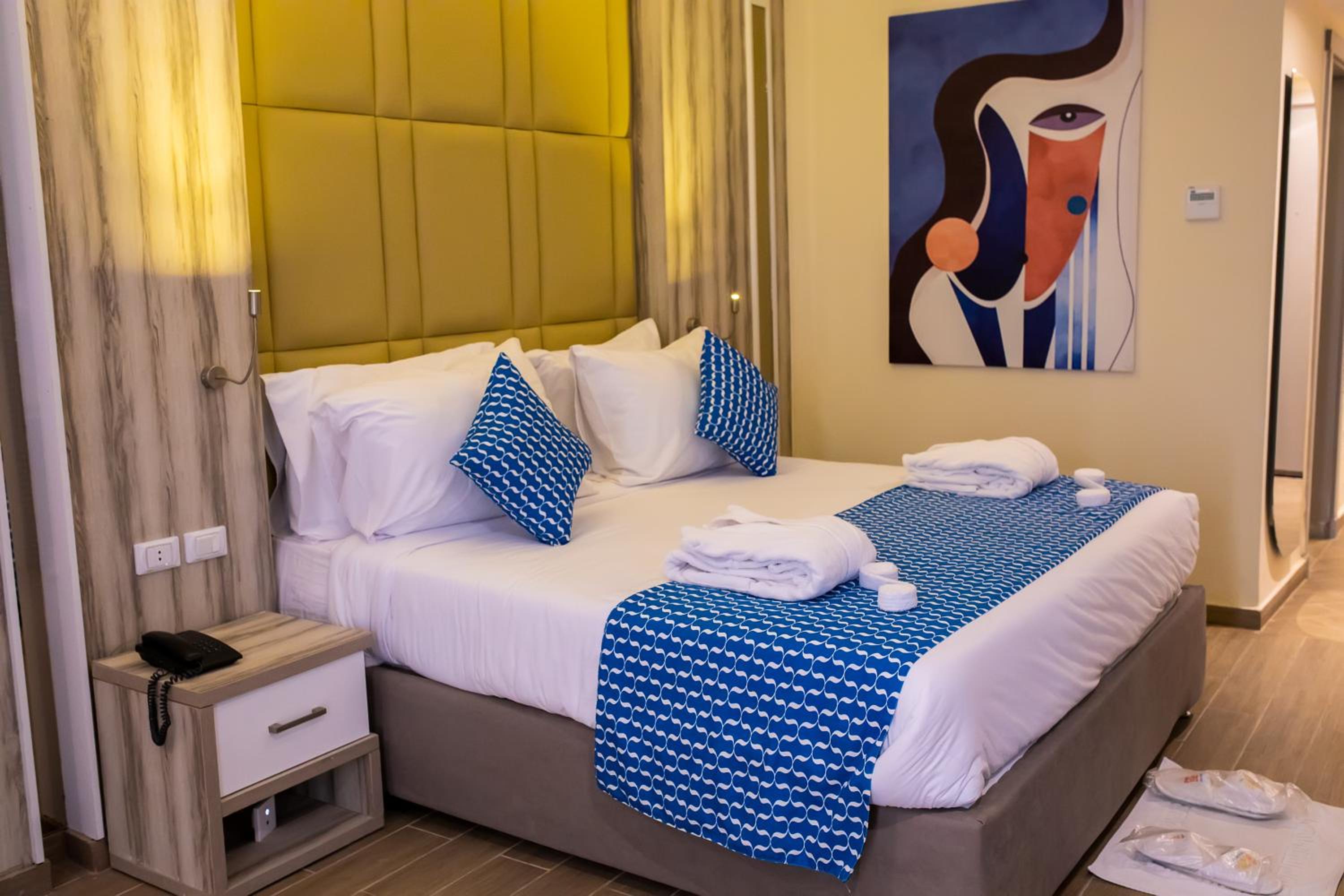 Deluxe Pool View Room  - Photo 5