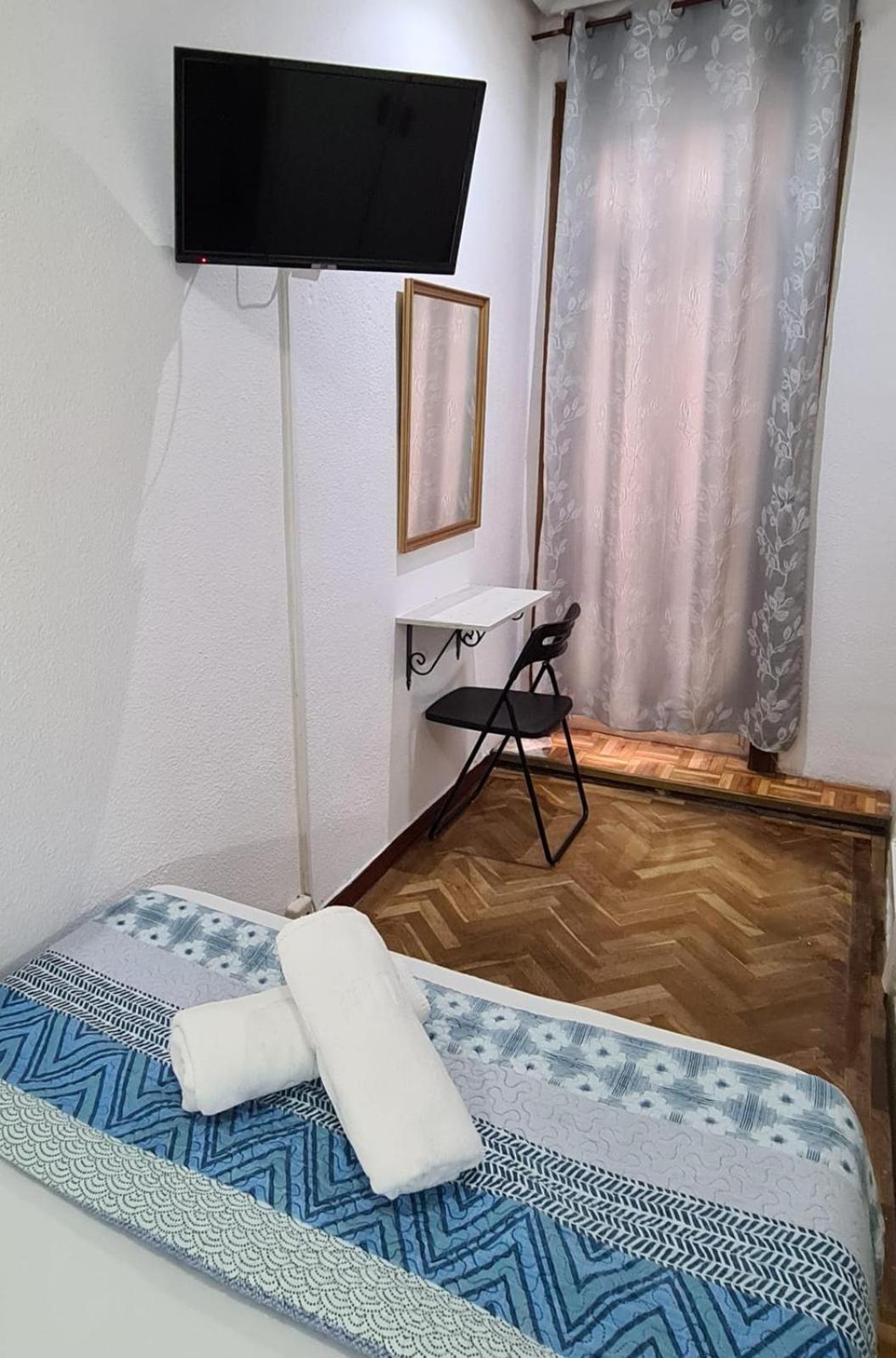 Basic Double Room - Photo 1