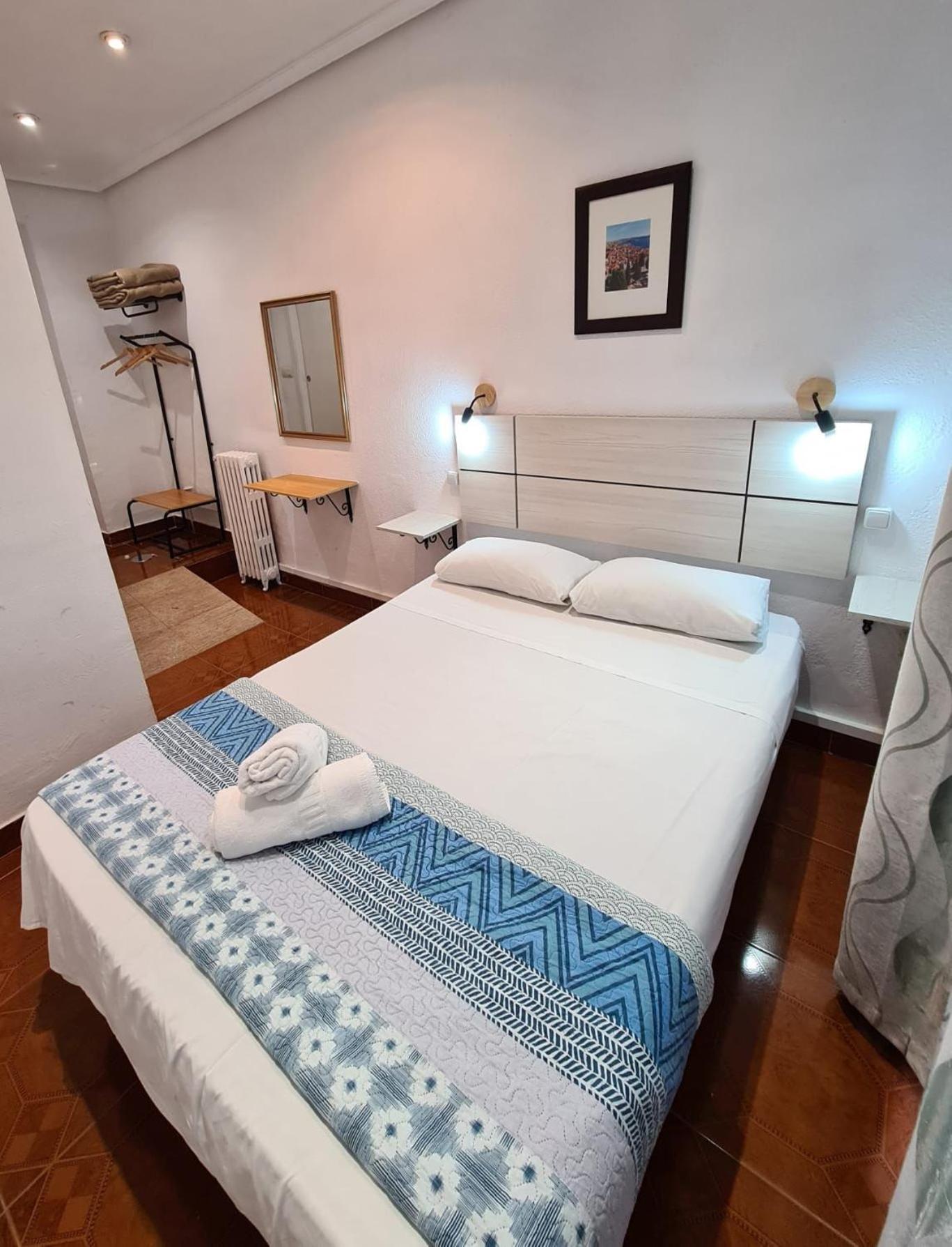 Basic Double Room - Photo 3