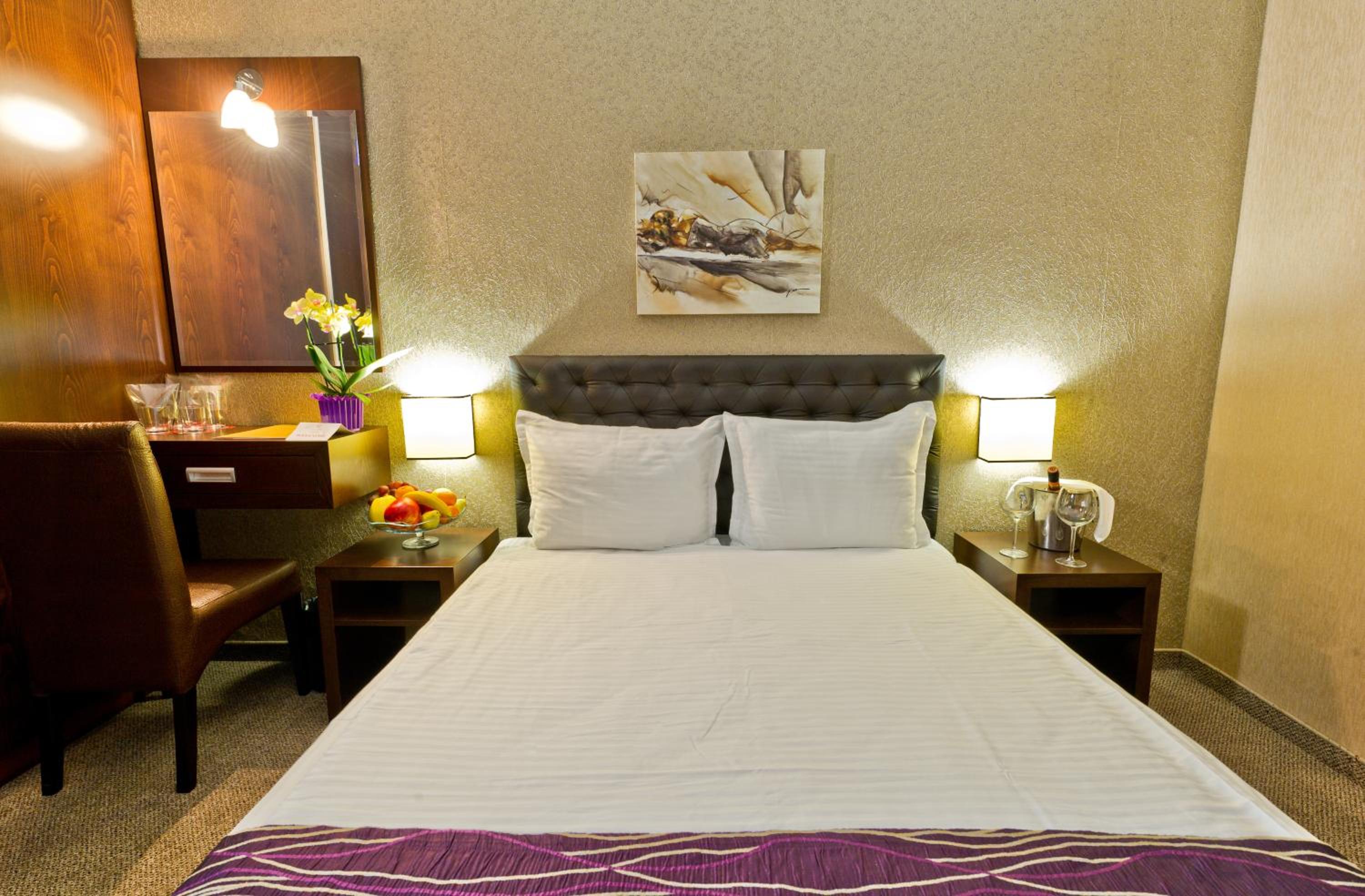 Double or Twin Room - Photo 3