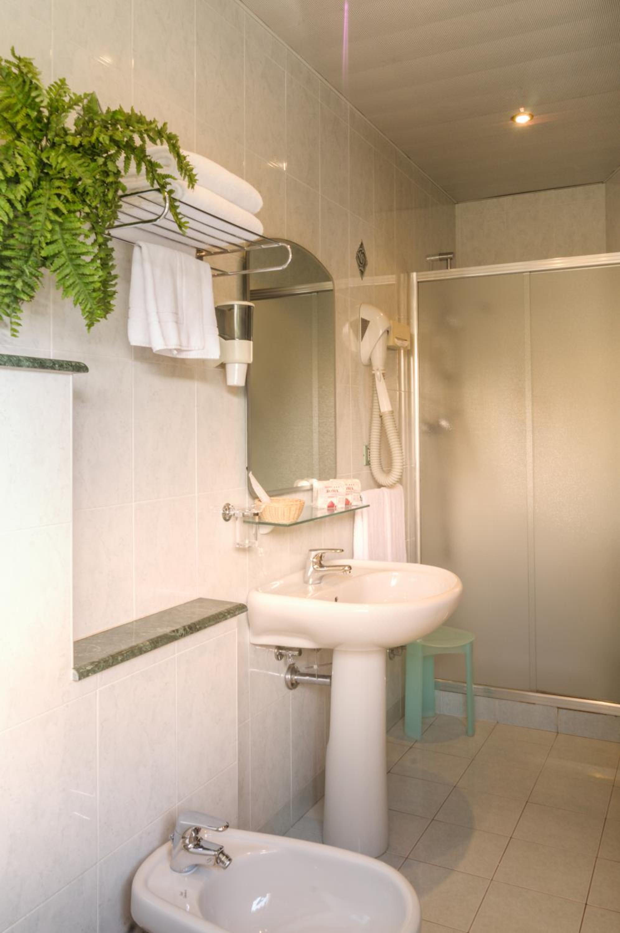 Triple Room - Photo 8