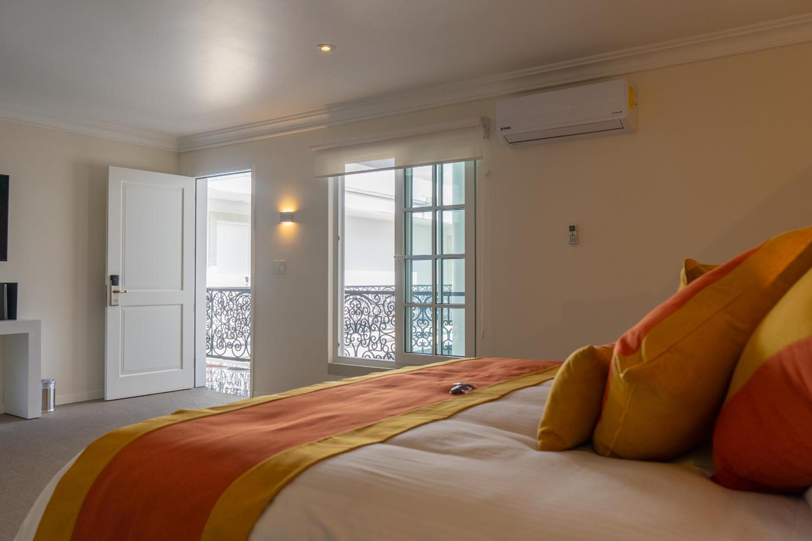 Deluxe King Suite