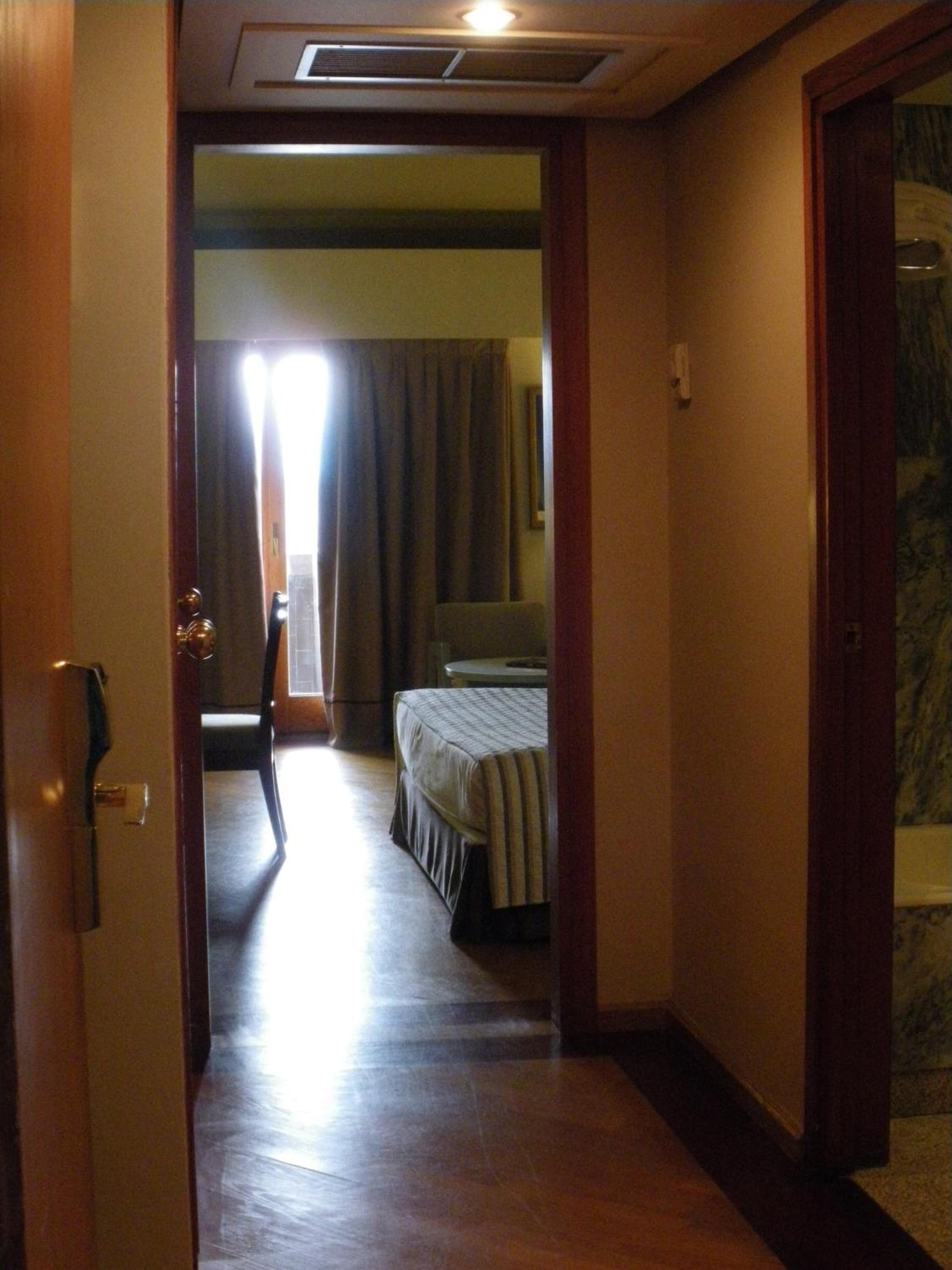 Standard Double Room - Photo 3