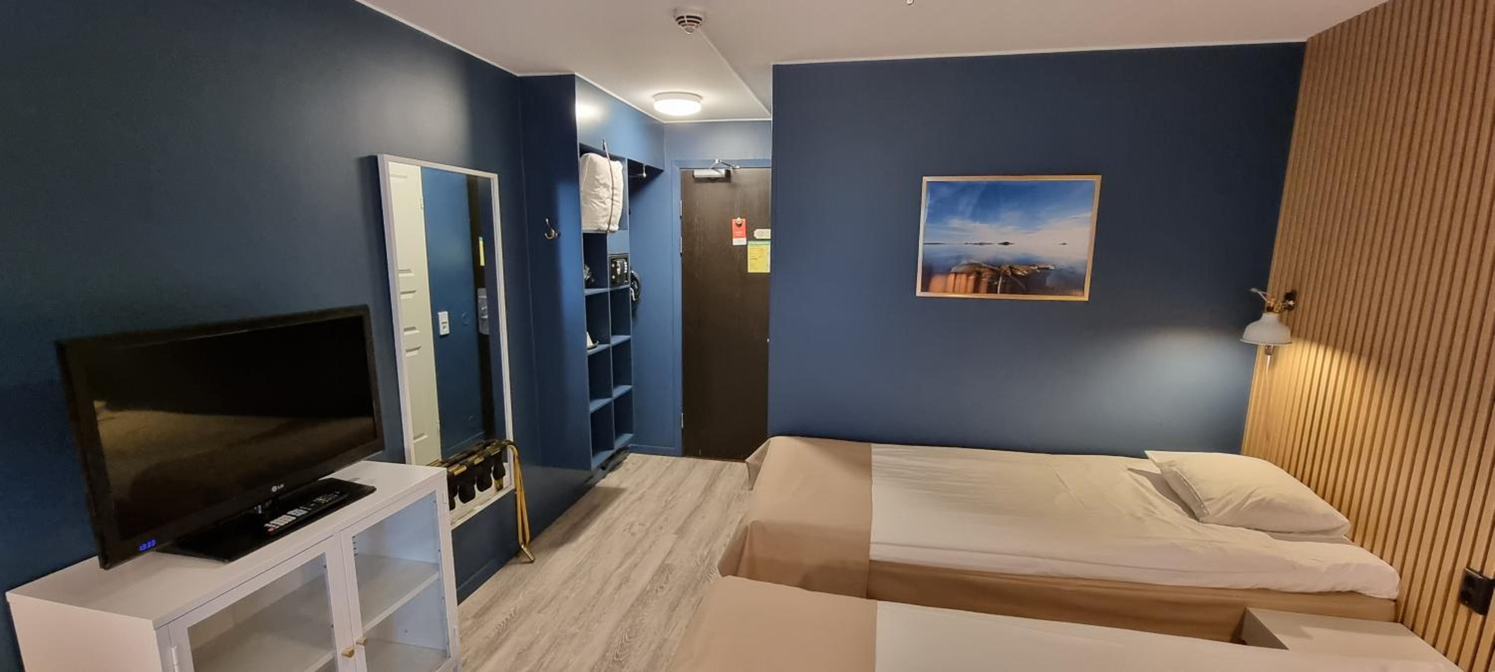 Twin Room - Photo 10