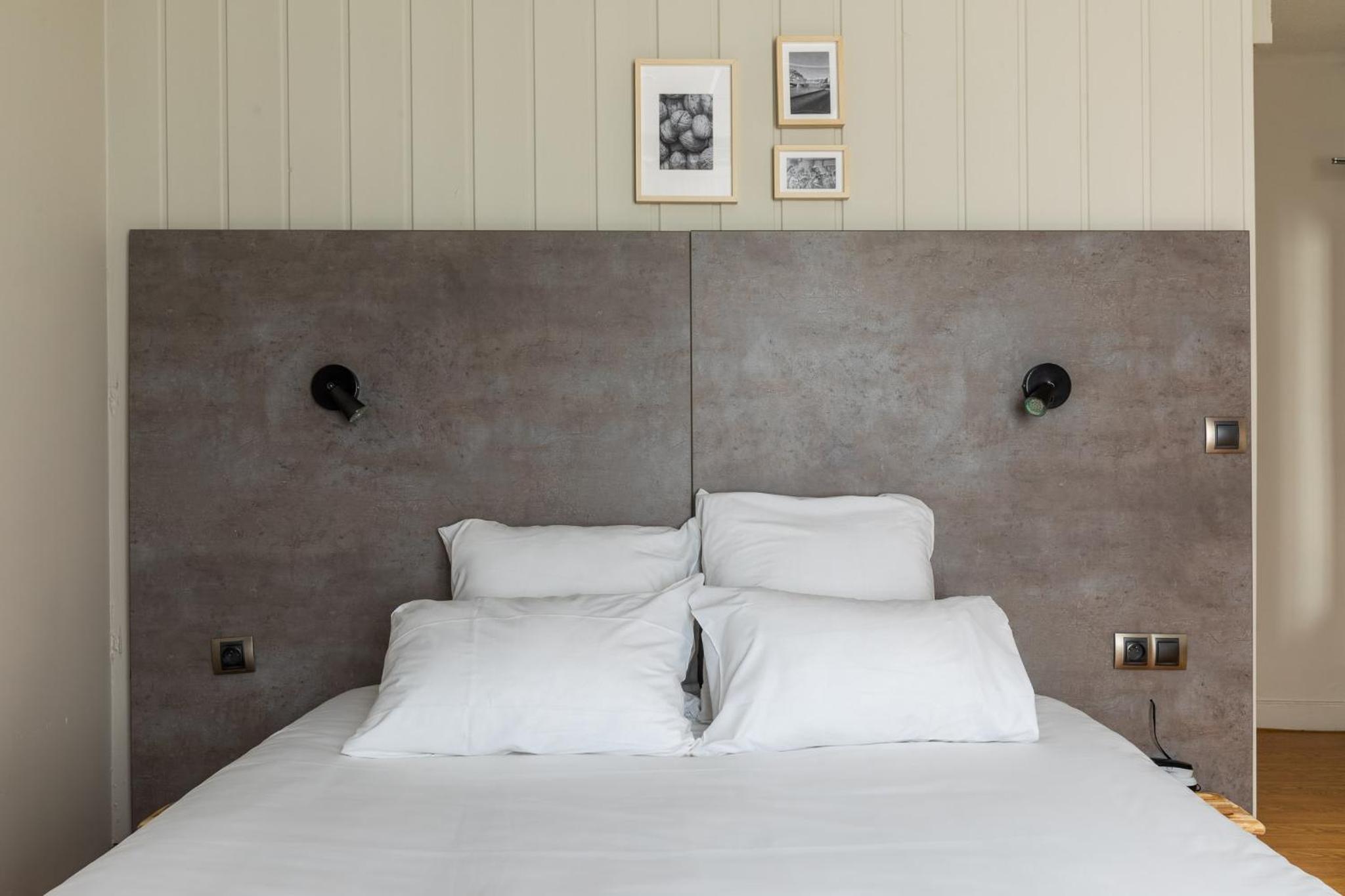 Large Double Room - Photo 6