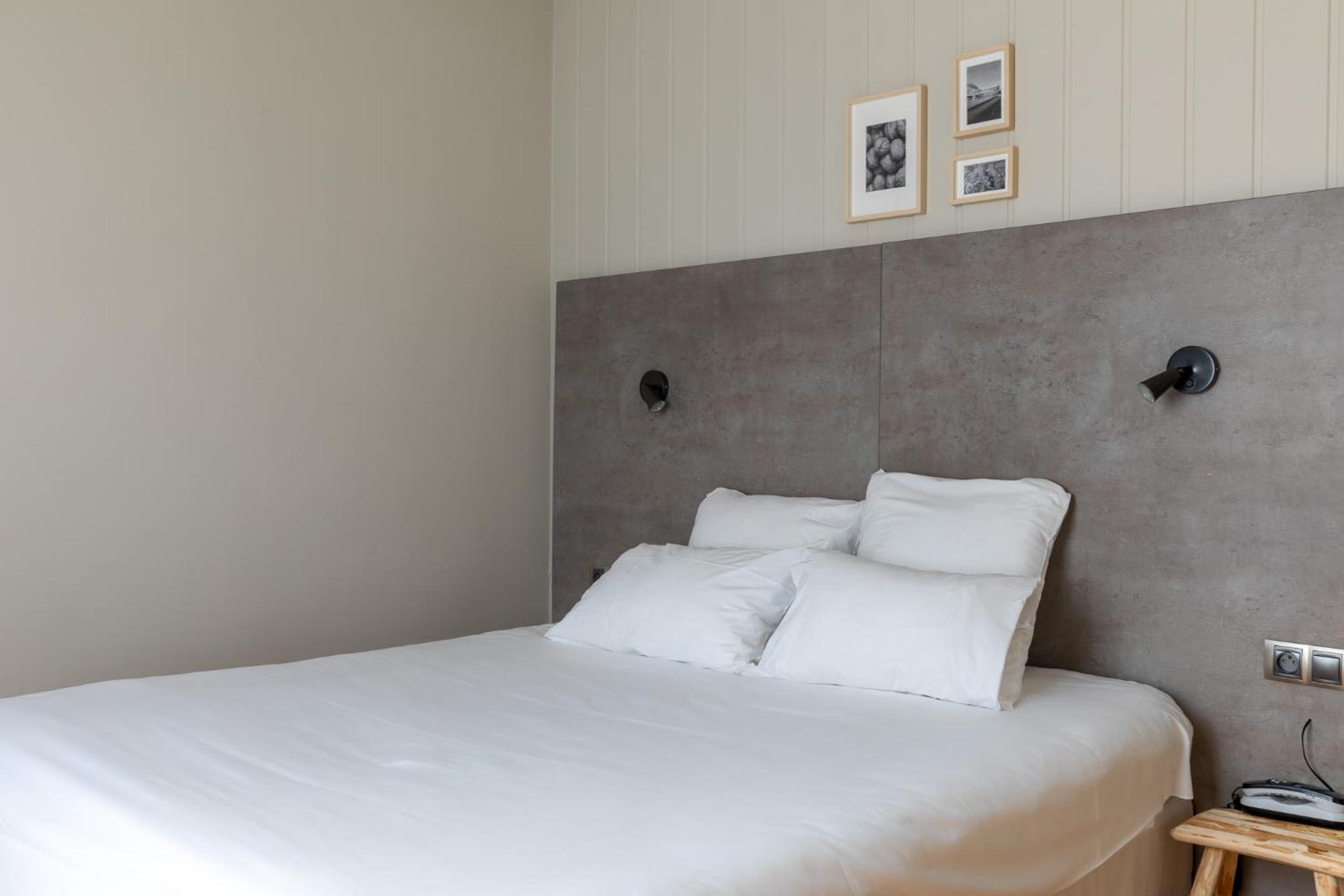 Large Double Room - Photo 5
