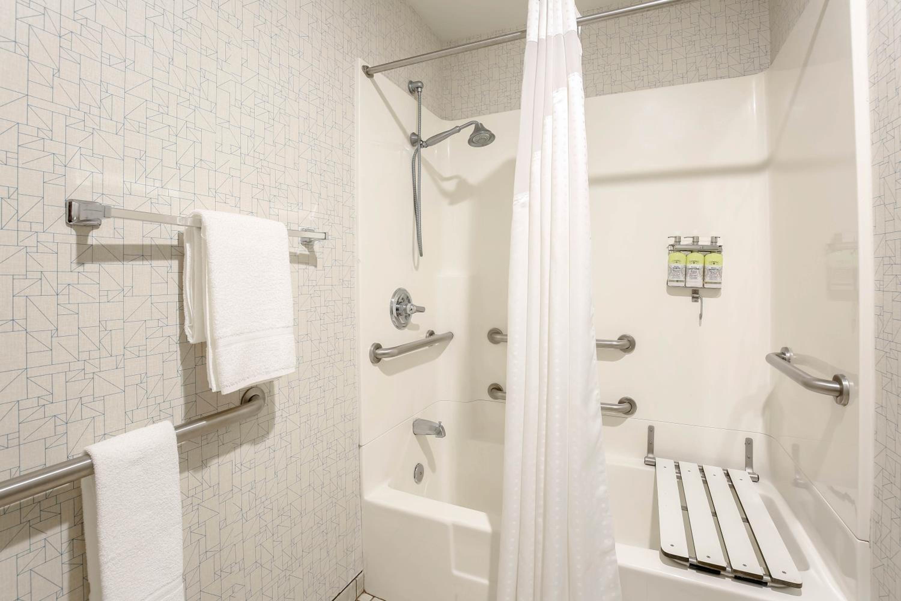 Suite with Two Double Beds and Mobility Accessible Tub - Non-Smoking photo 3