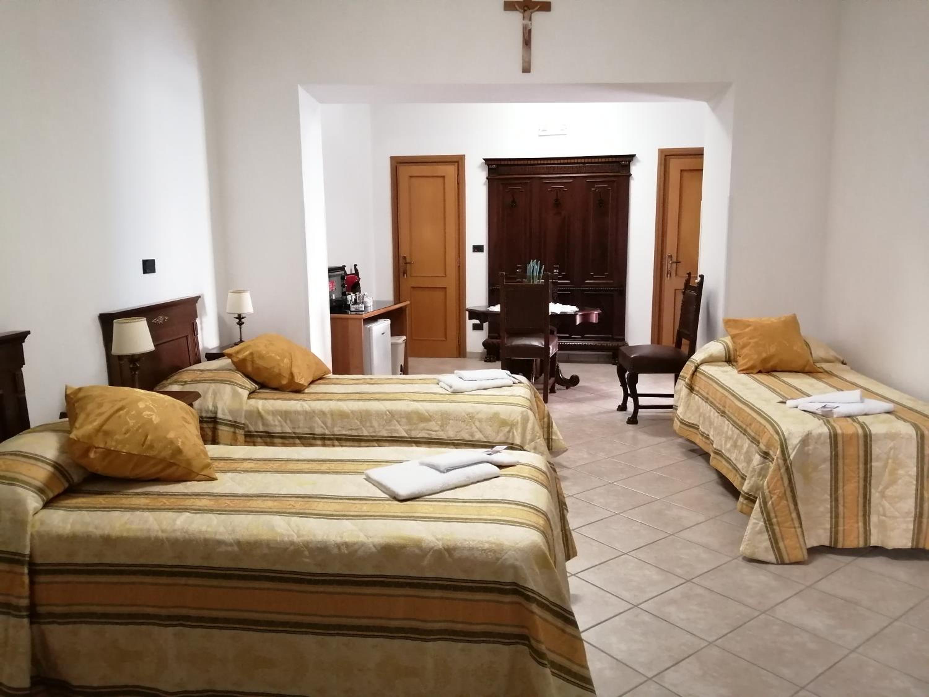 Family Room With Private Bathroom photo 1