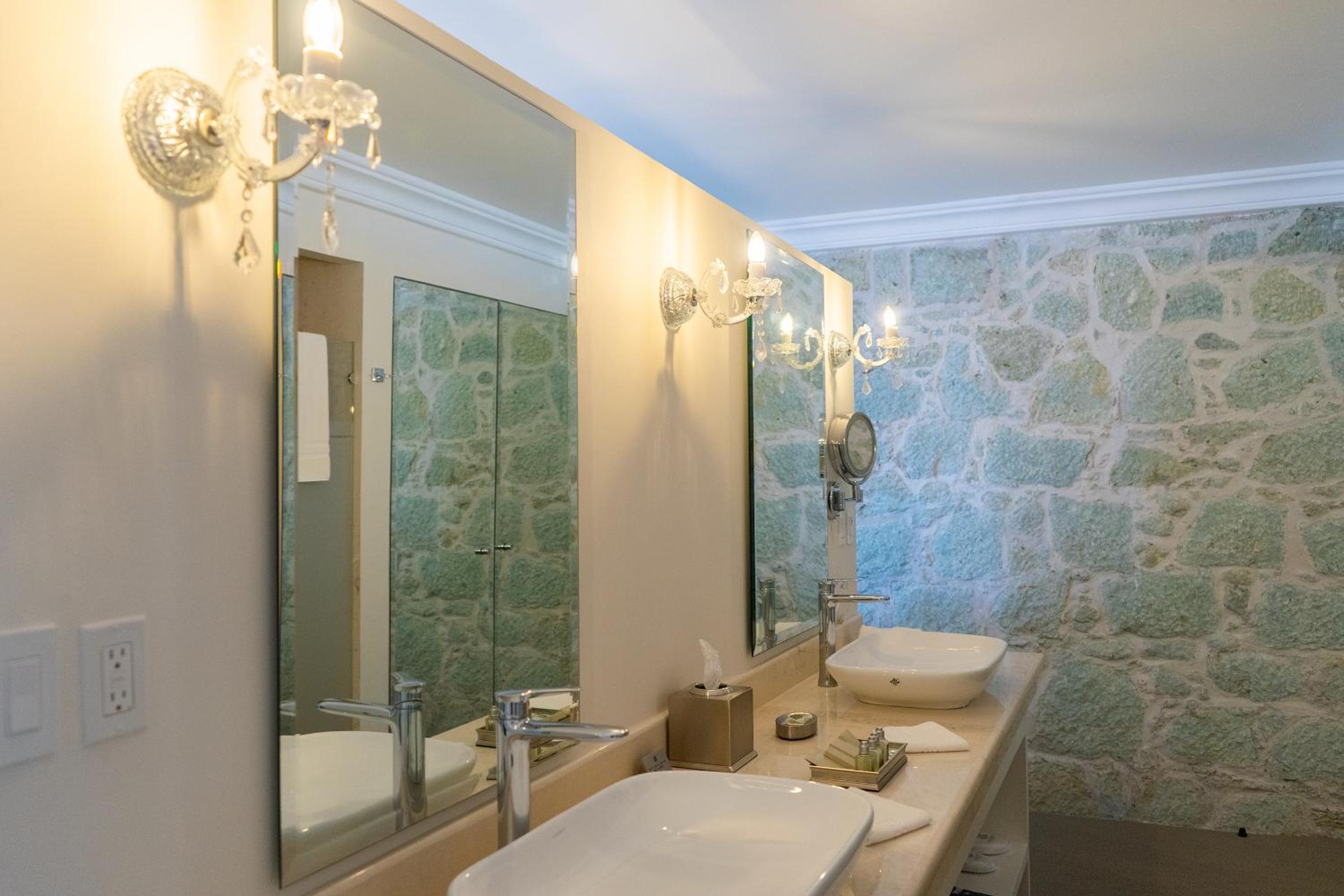 Deluxe Twin Room - Photo 2