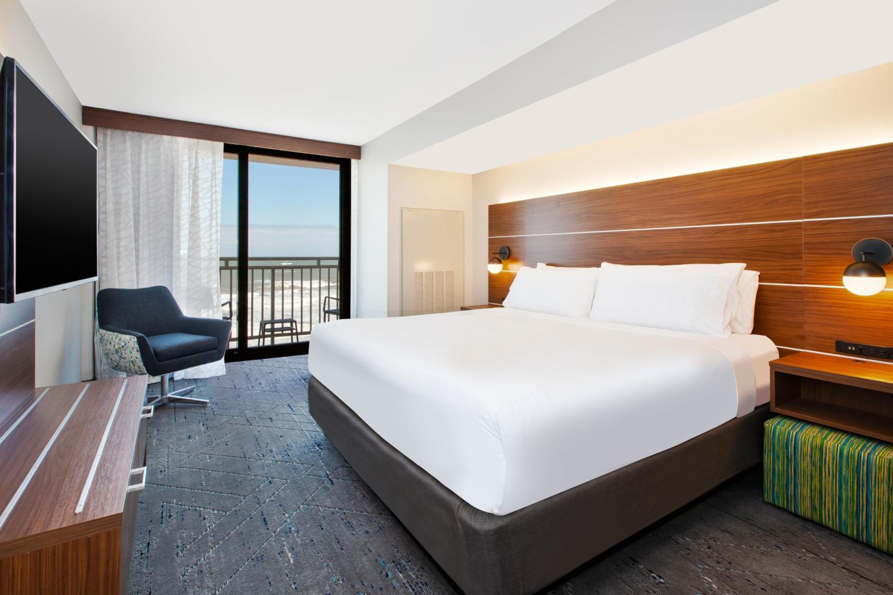 One-Bedroom King Suite - Photo 2