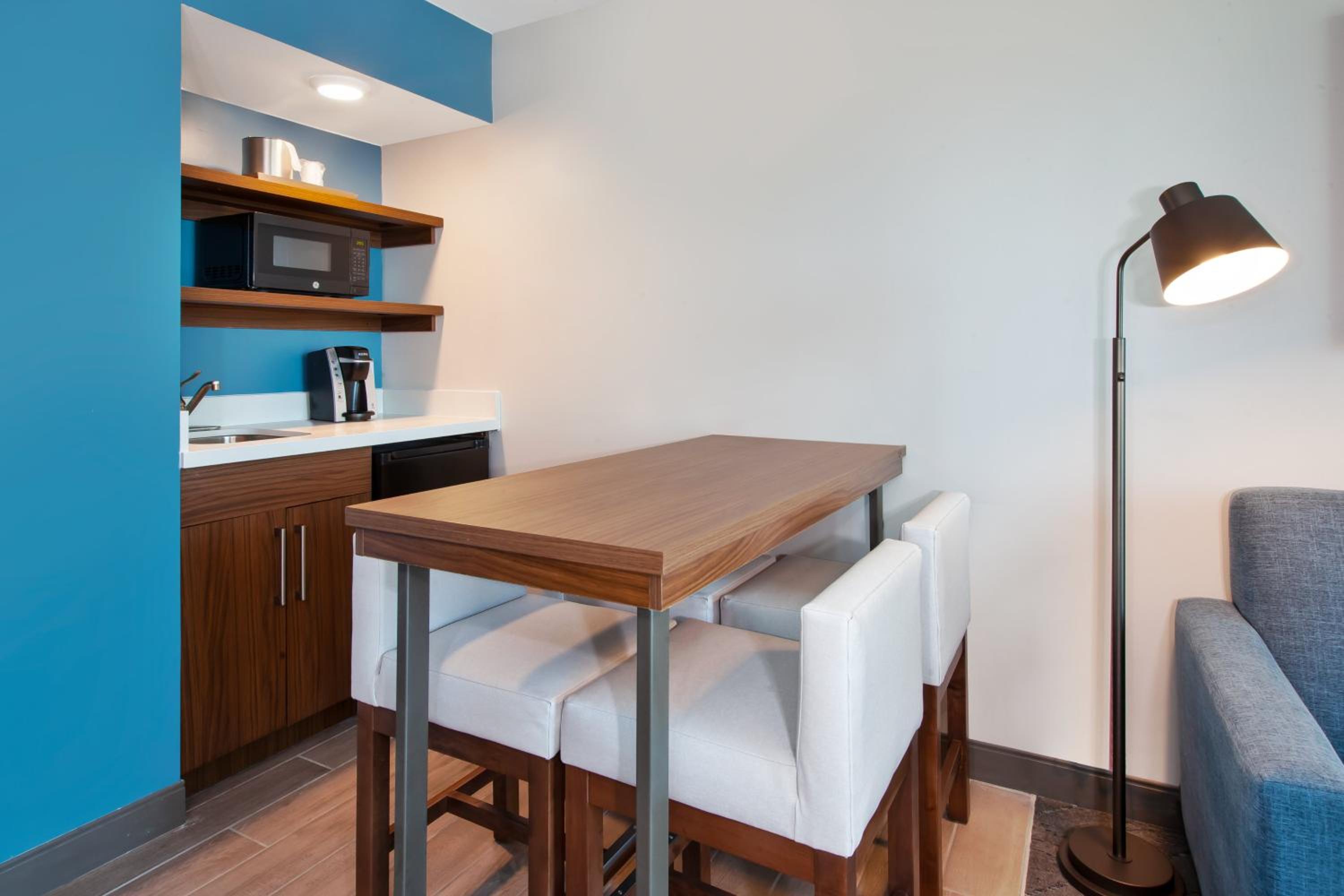 One-Bedroom King Suite - Photo 5