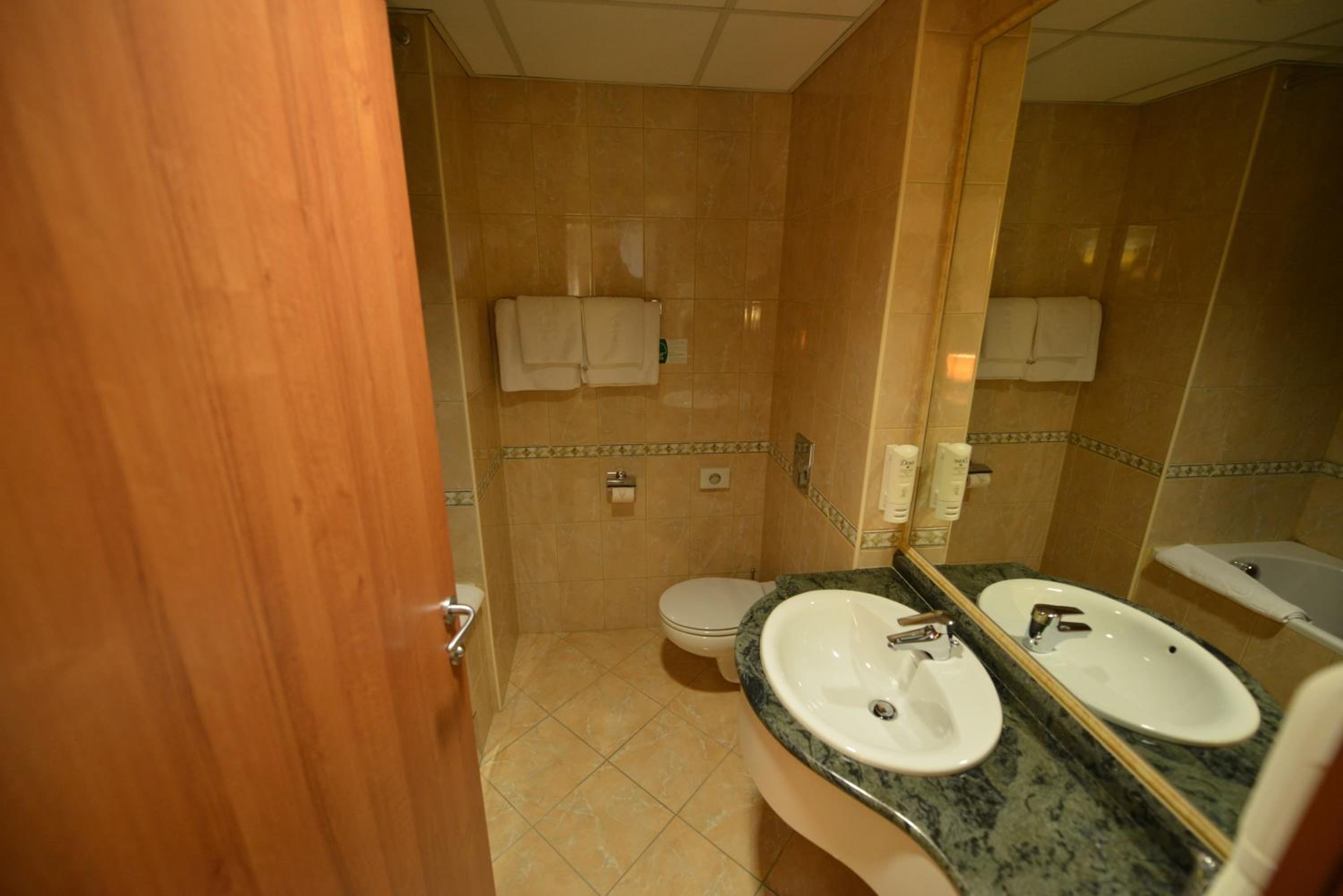 Double Room - Photo 8