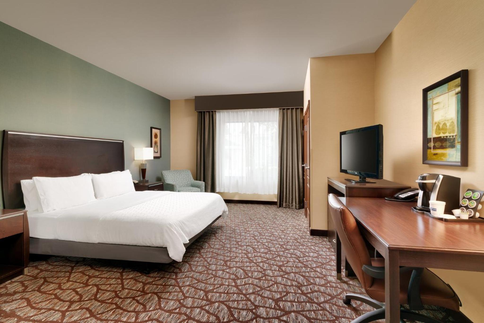 Standard King Room - Communications Accessible photo 2