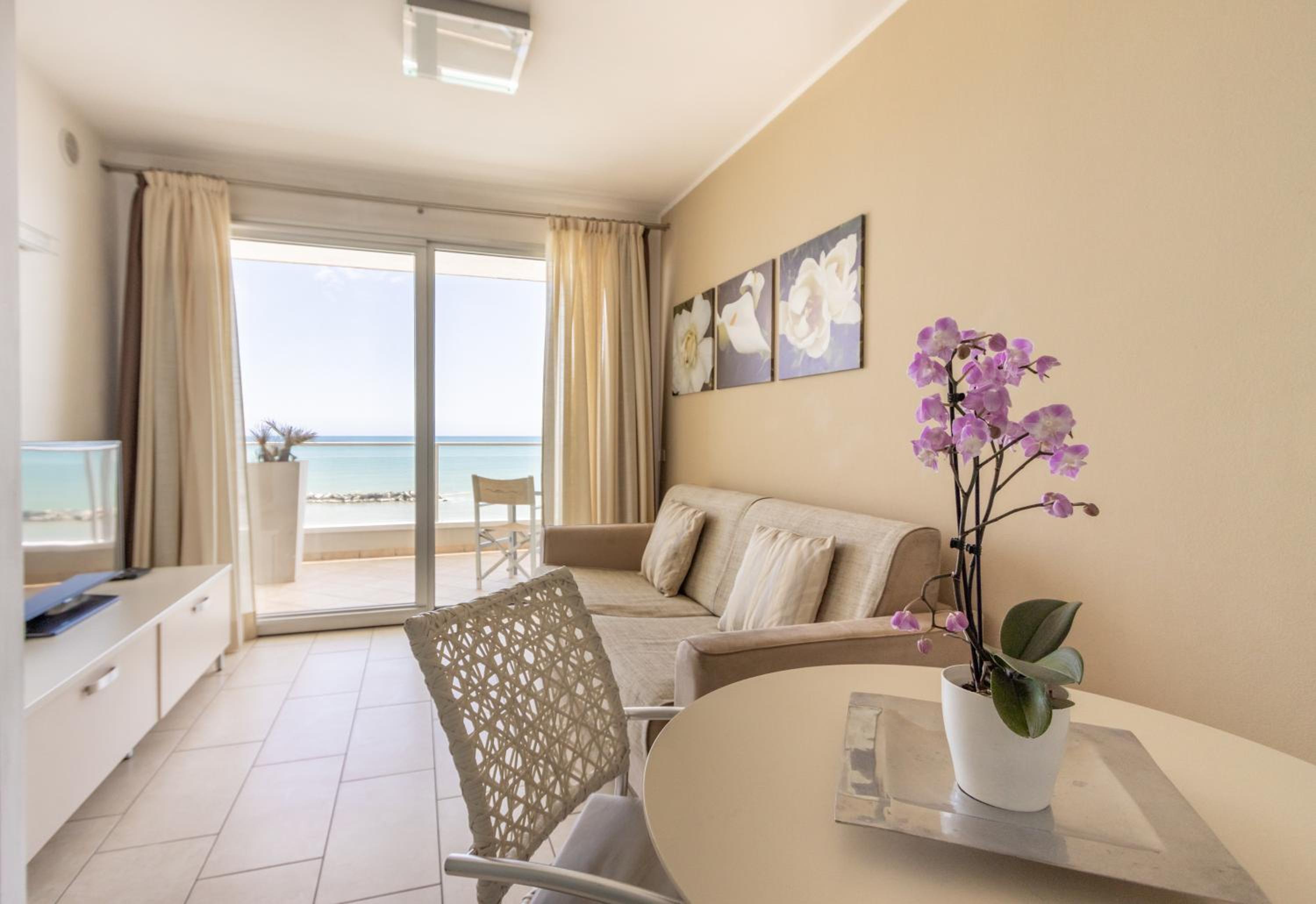 Superior Suite with Sea View - Photo 1