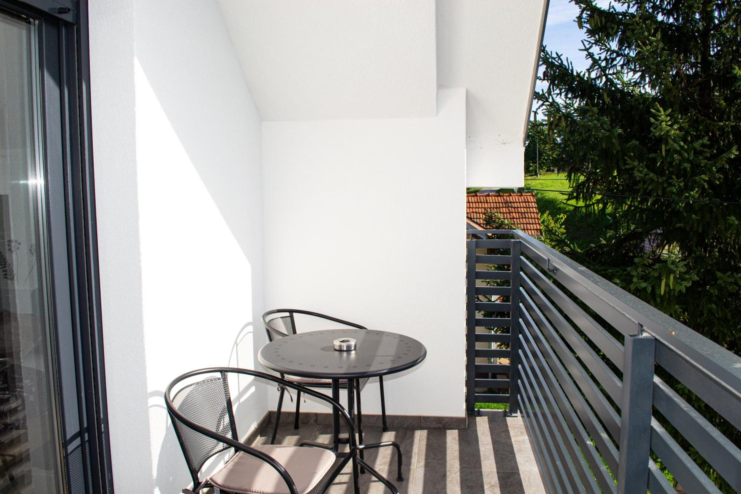 Queen Room with Balcony photo 3