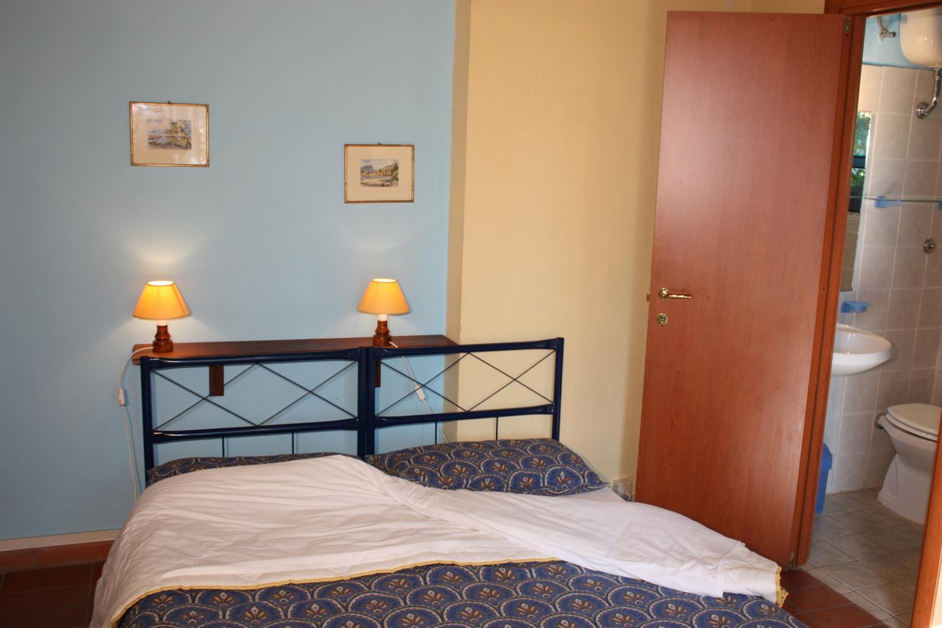 Double Room with Private Bathroom photo 3