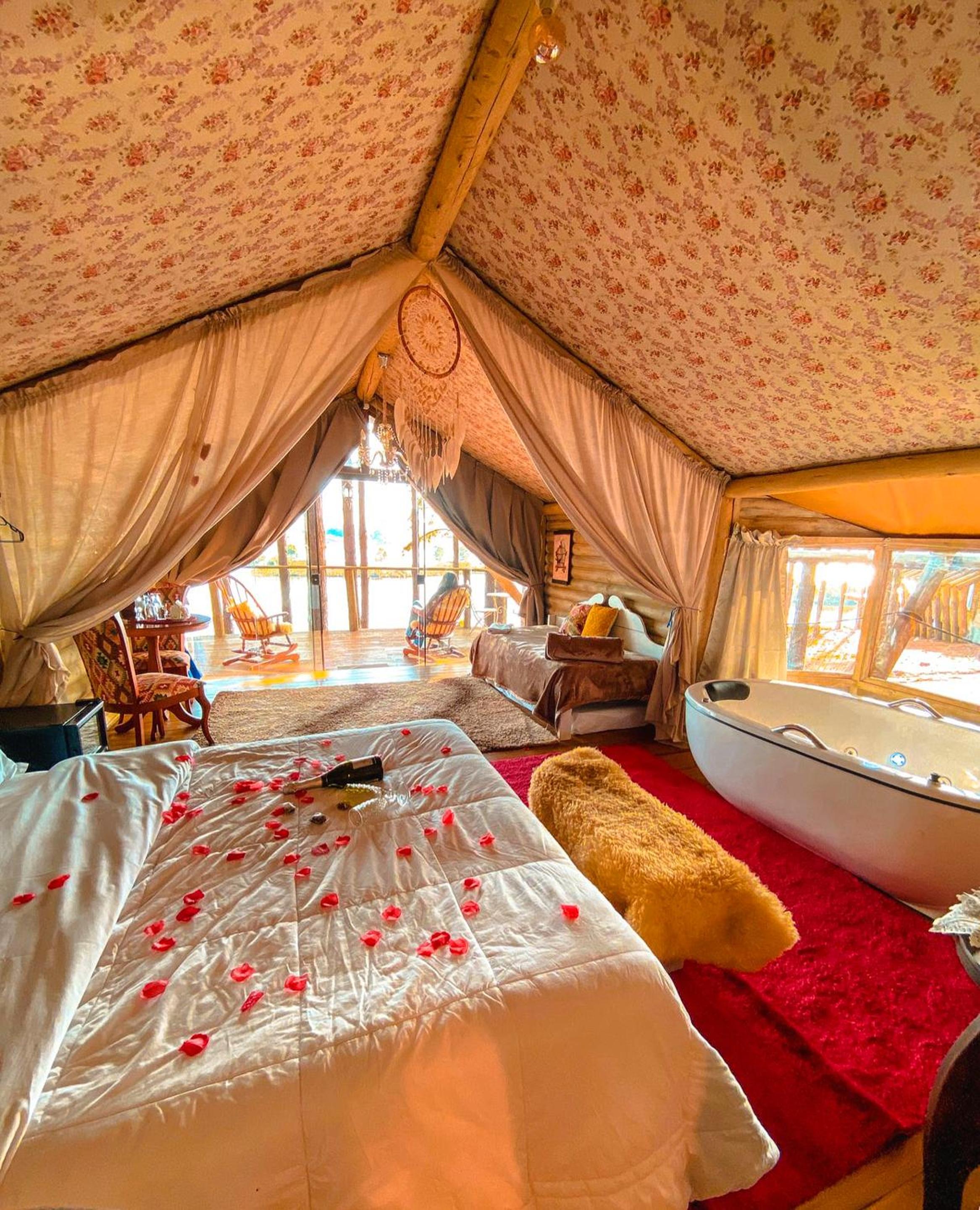 Master Glamping Tent With Hot Tub photo 1