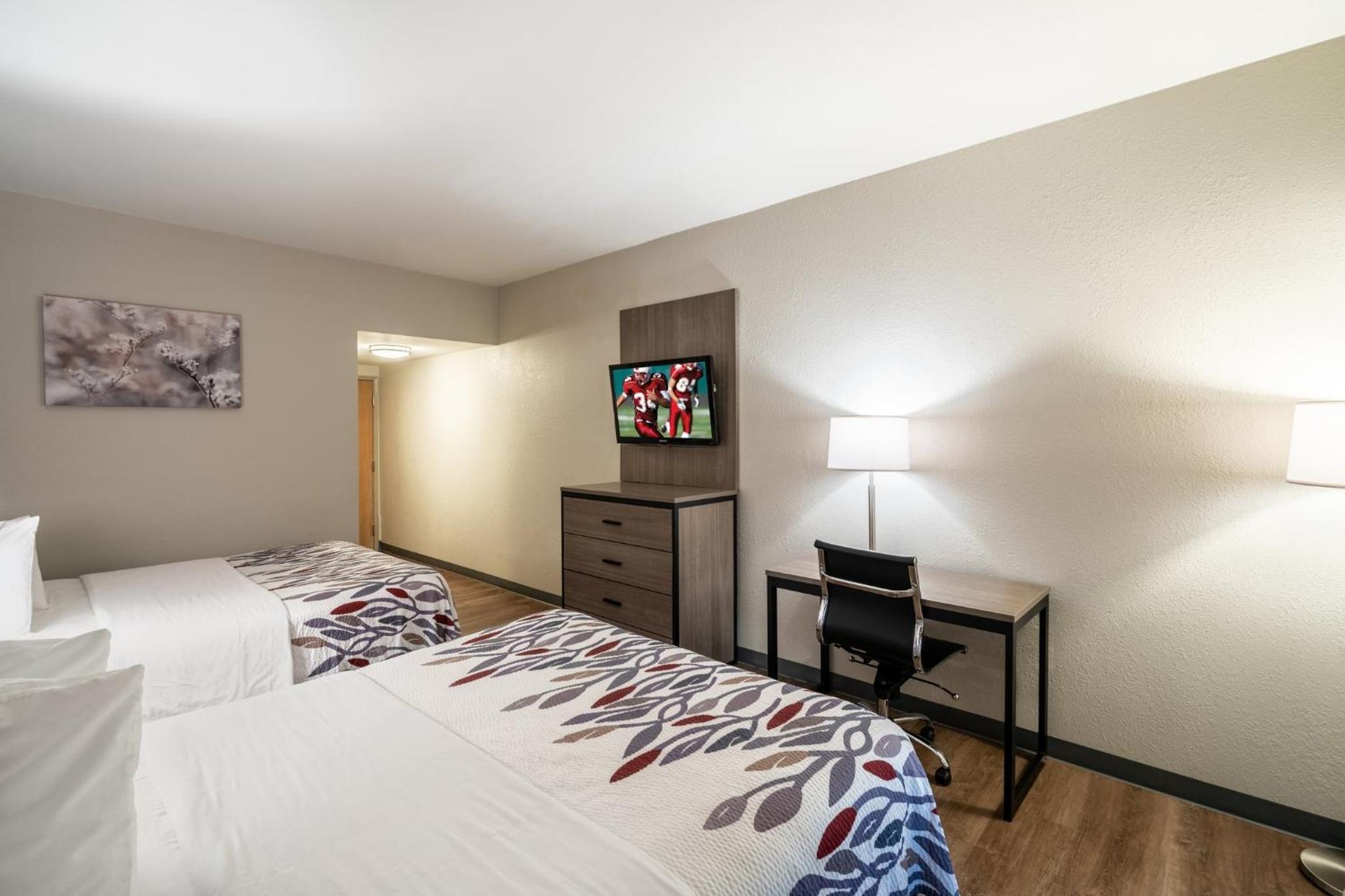Deluxe Room with Two Queen Beds Non-Smoking photo 2