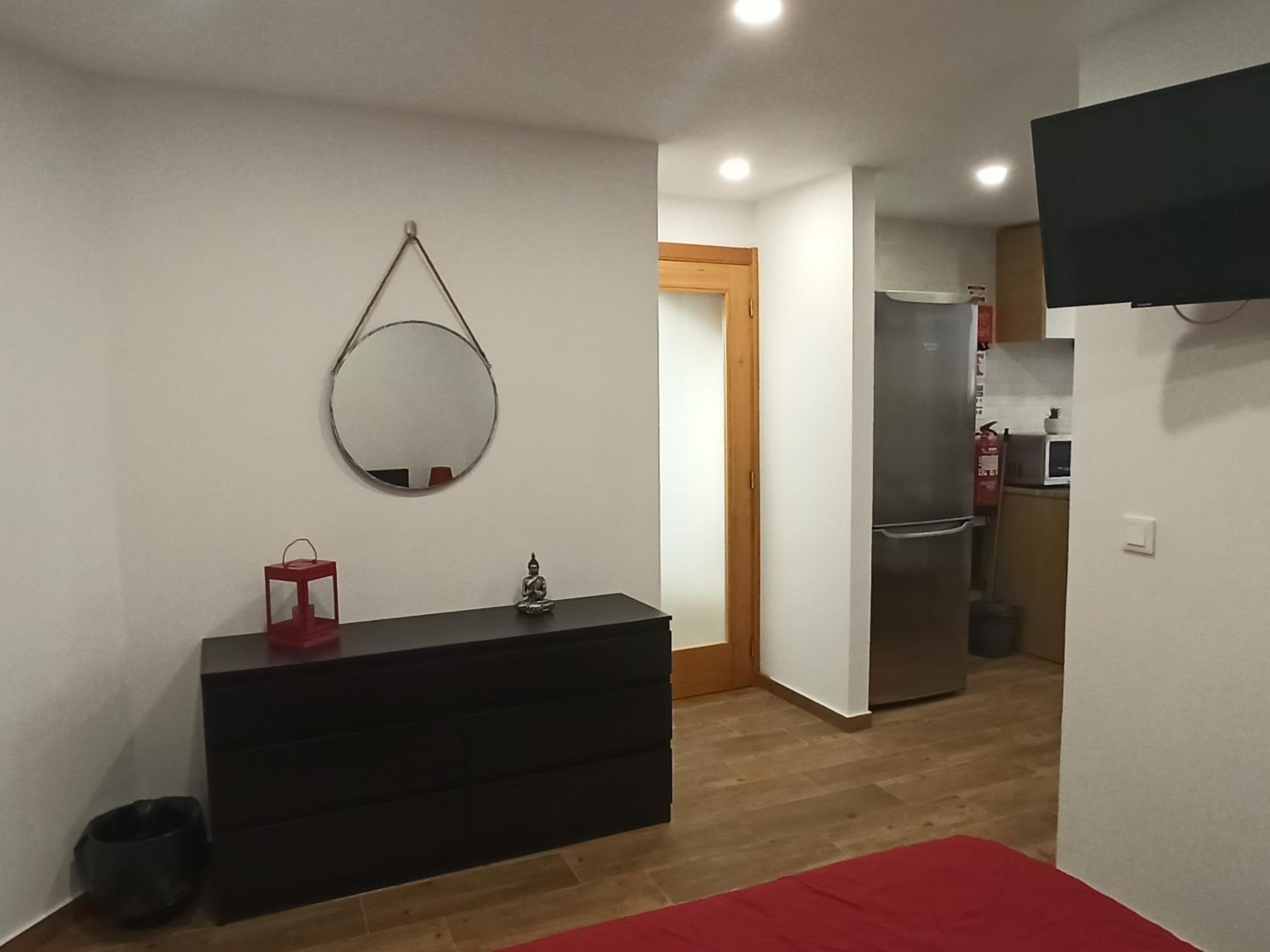 One-Bedroom Apartment photo 1