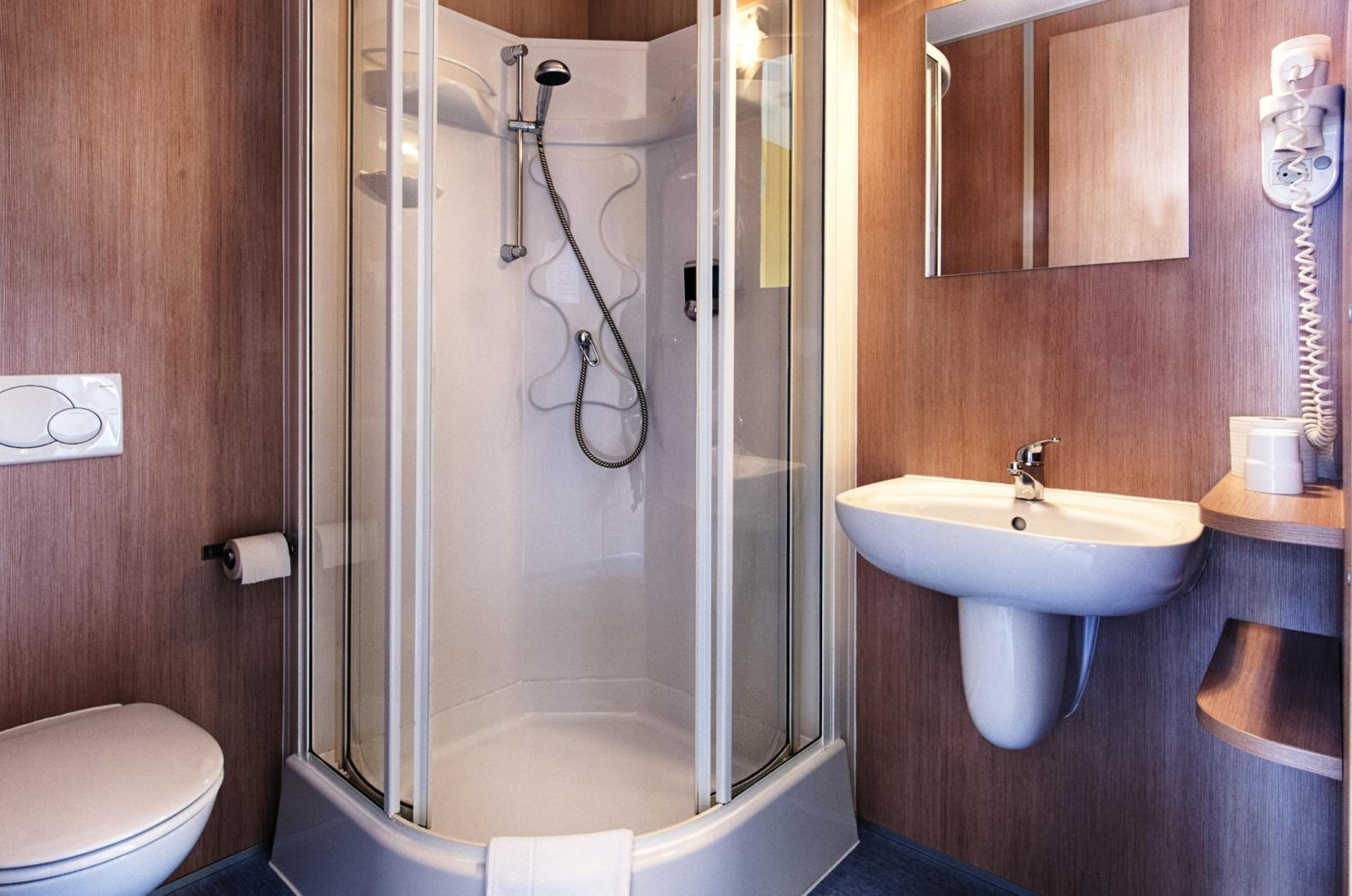 Double or Twin Room - Photo 2