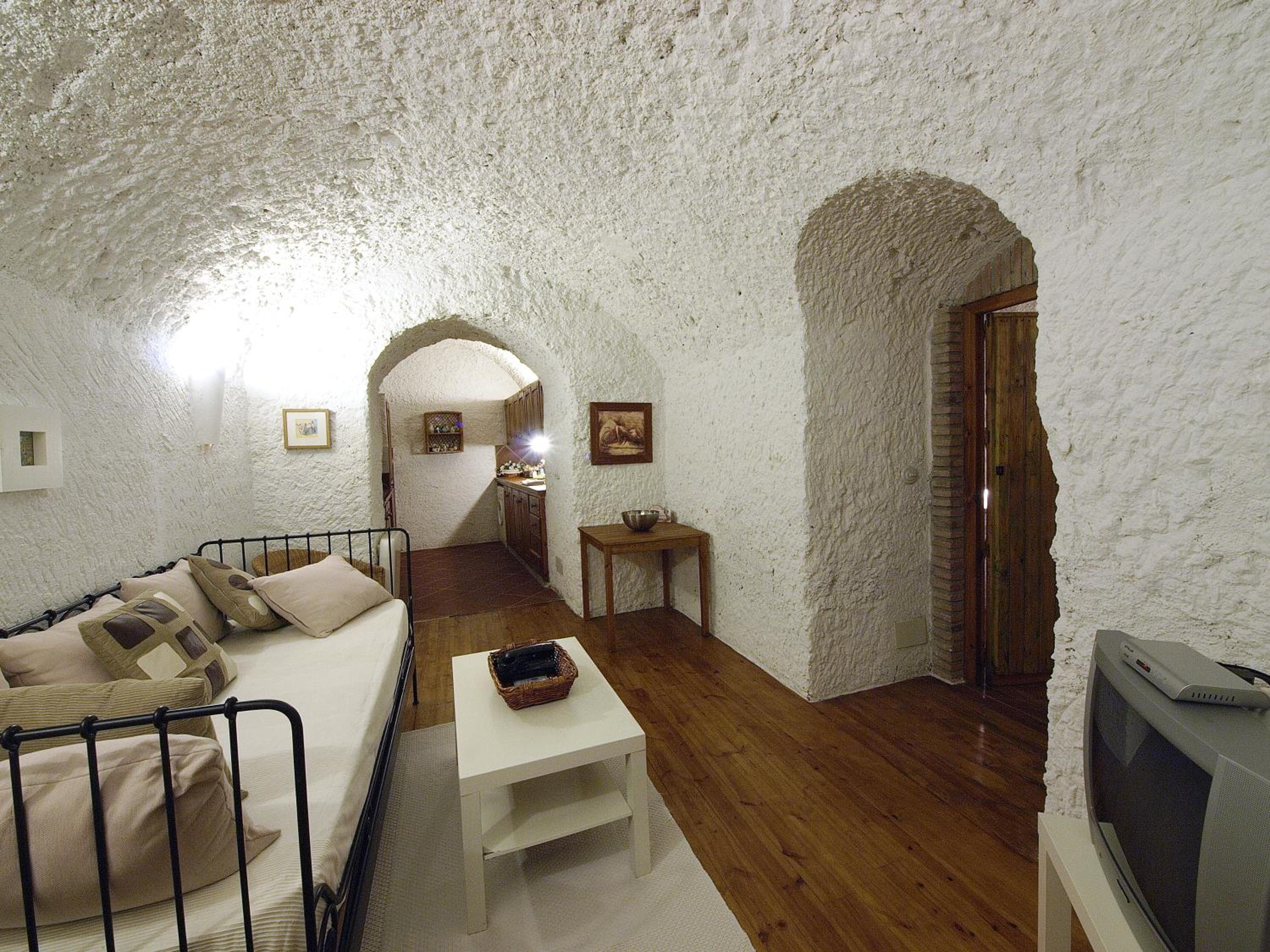 Superior Cave with Hot tub - Photo 23
