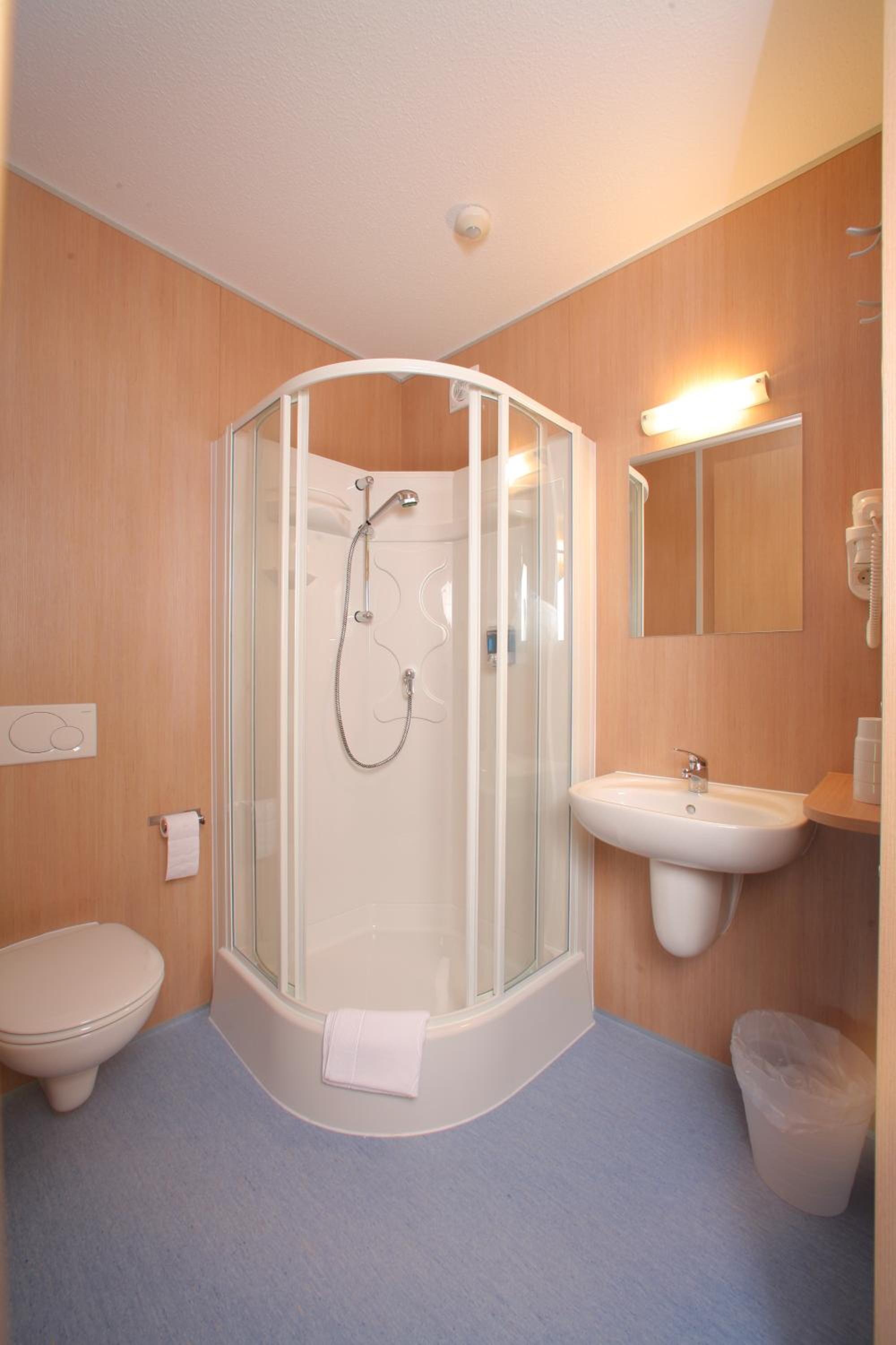 Double or Twin Room - Photo 4