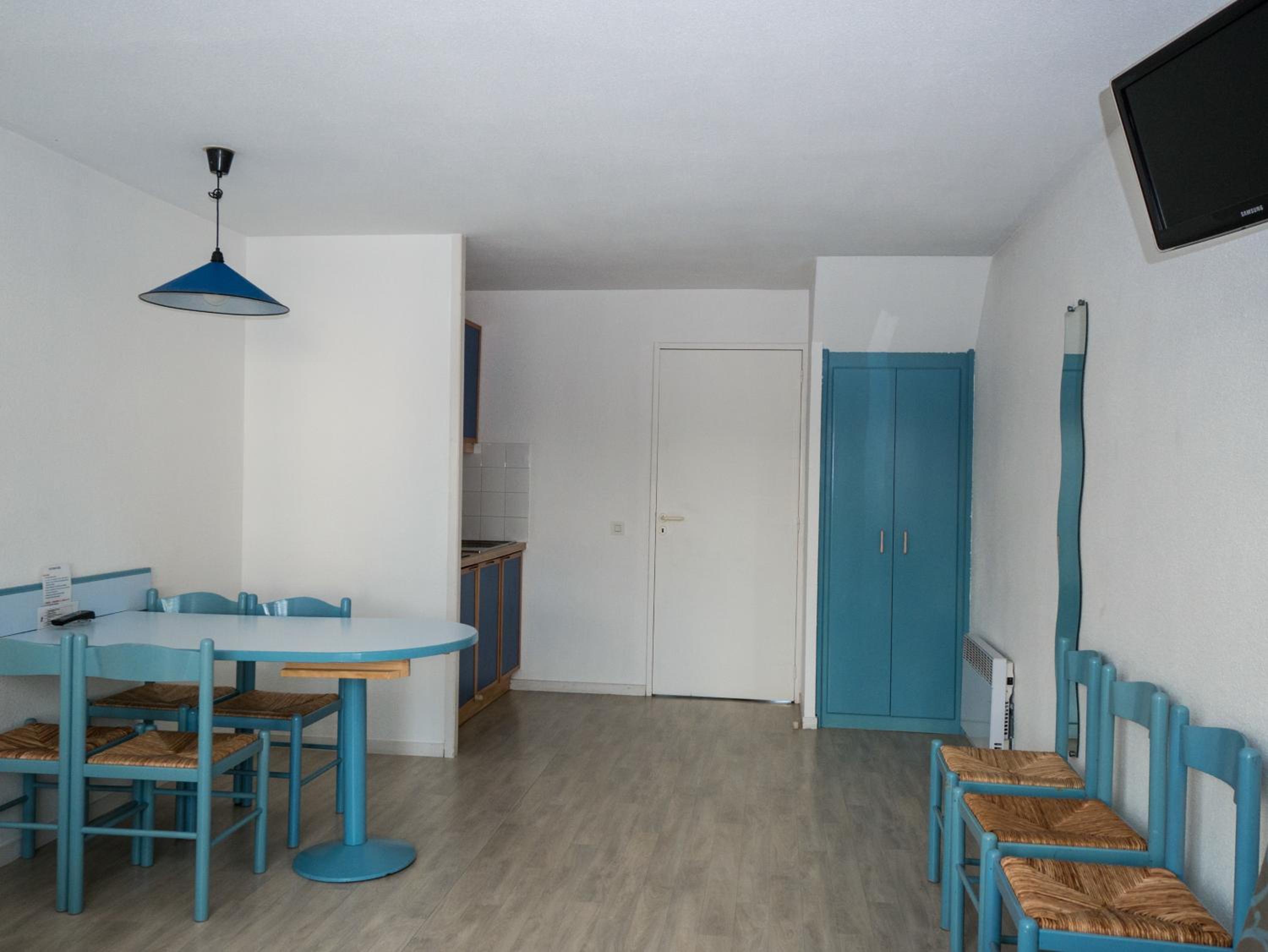 Two-Bedroom Apartment (6 Adults) photo 3
