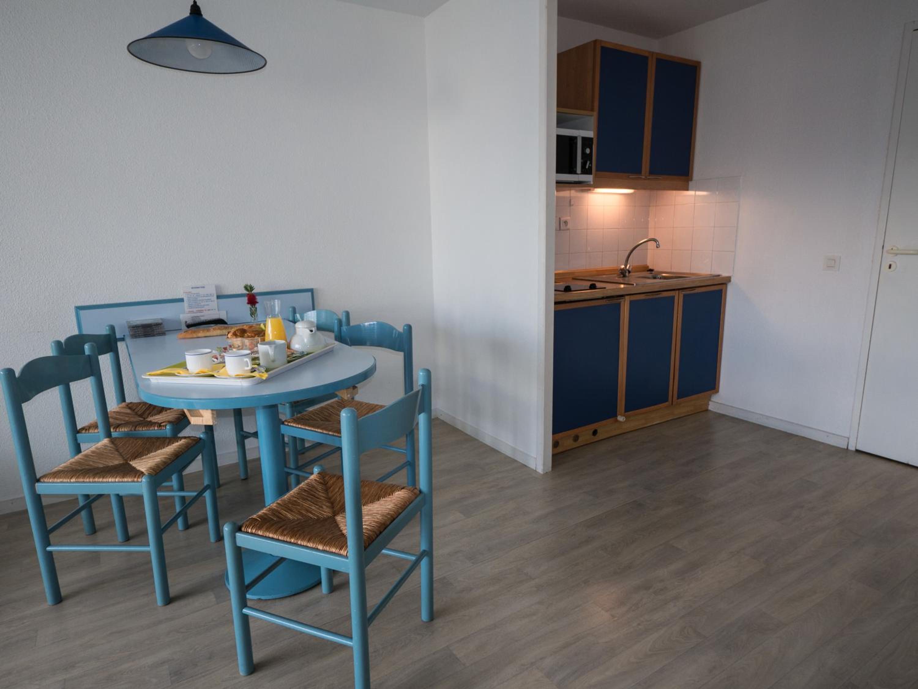 One-Bedroom Apartment (6 Adults) photo 3