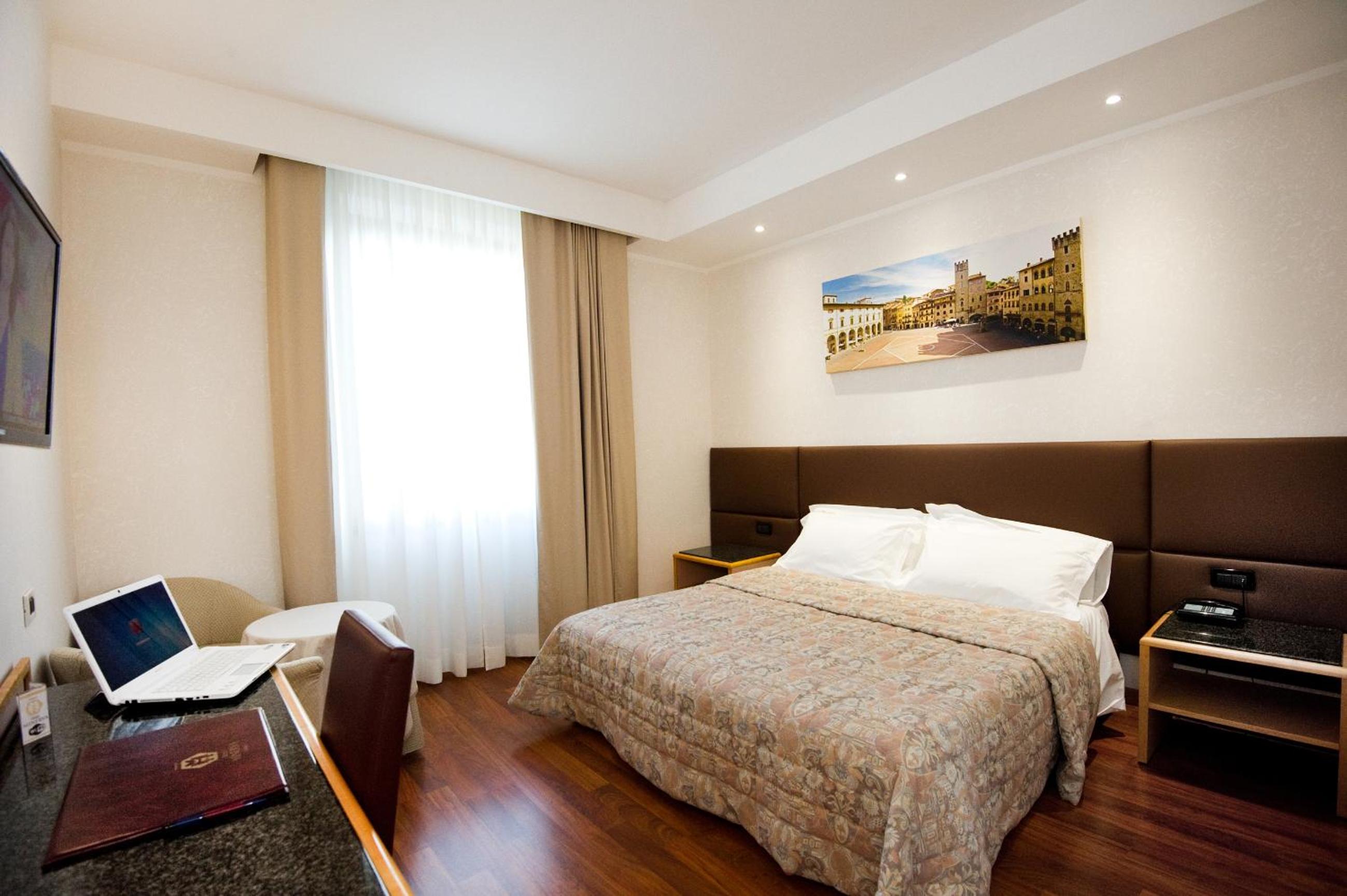 Standard  Double Room - Photo 6