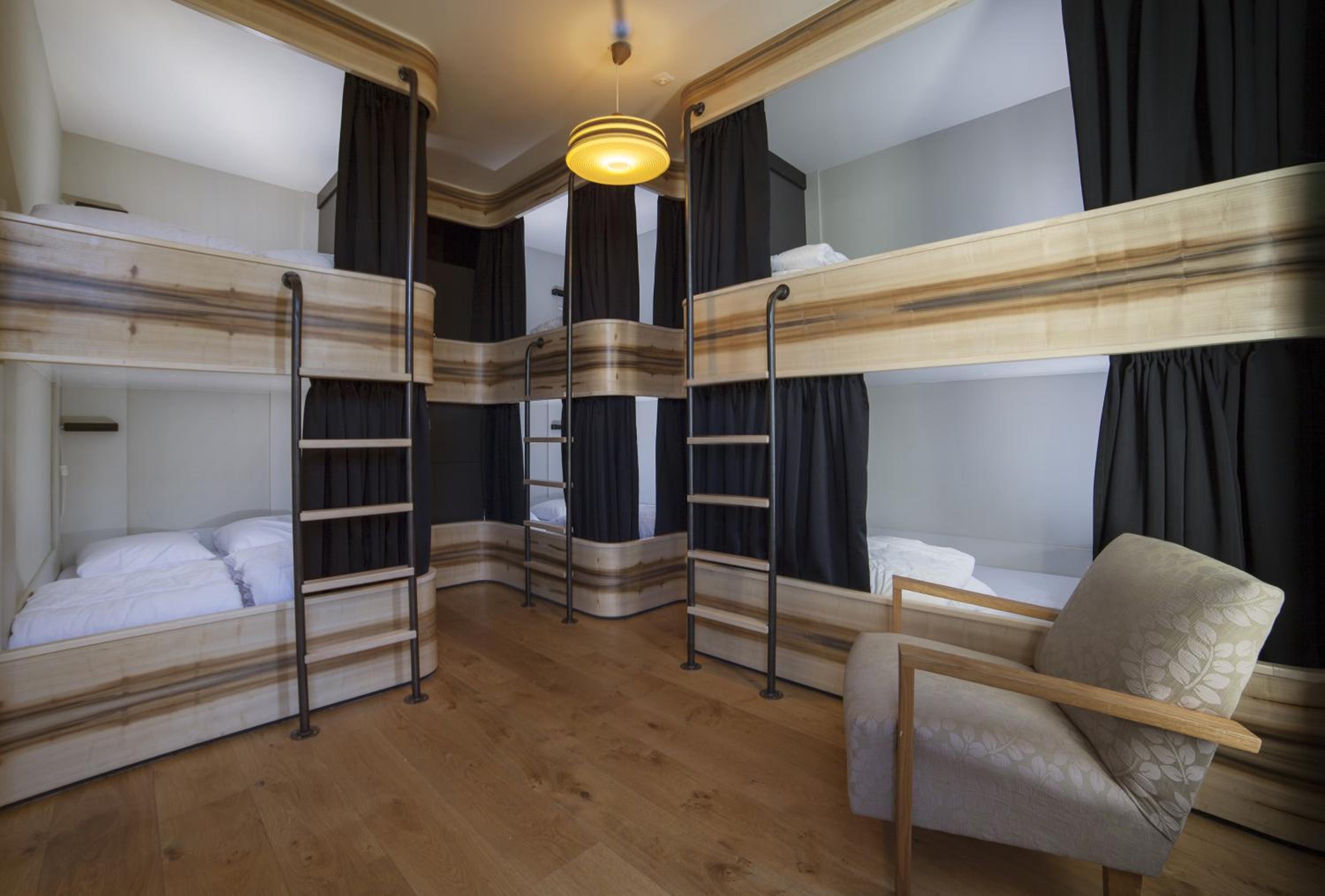 Bed in 6-Bed Luxury Female Dormitory Room photo 1