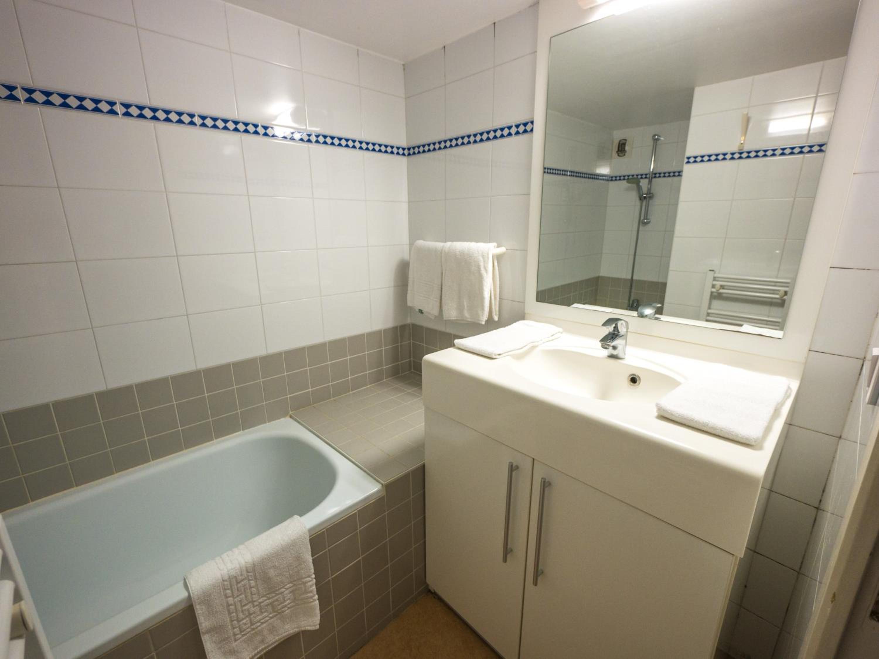One-Bedroom Apartment (5 Adults) - Photo 5