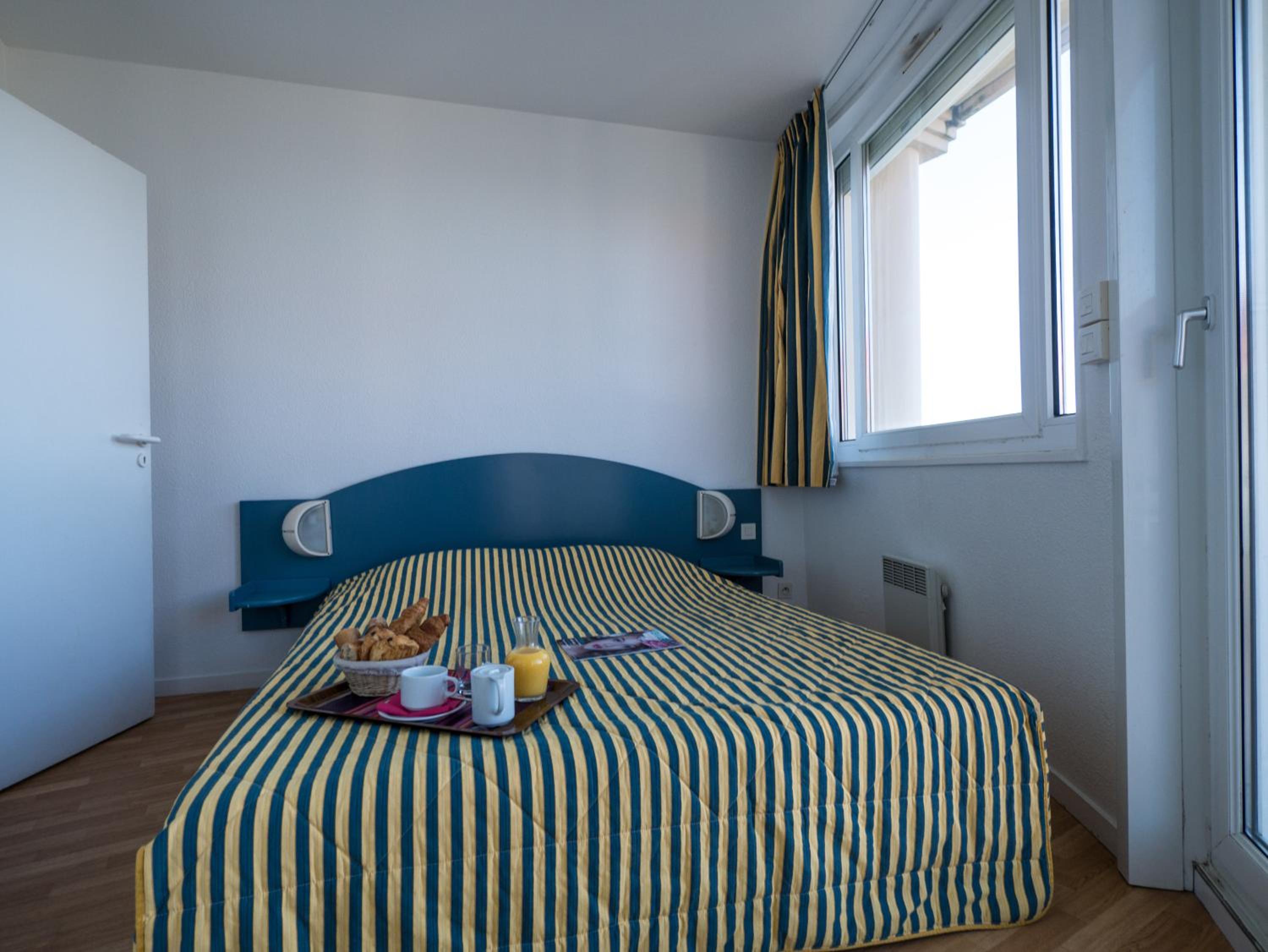 One-Bedroom Apartment (5 Adults) - Photo 1