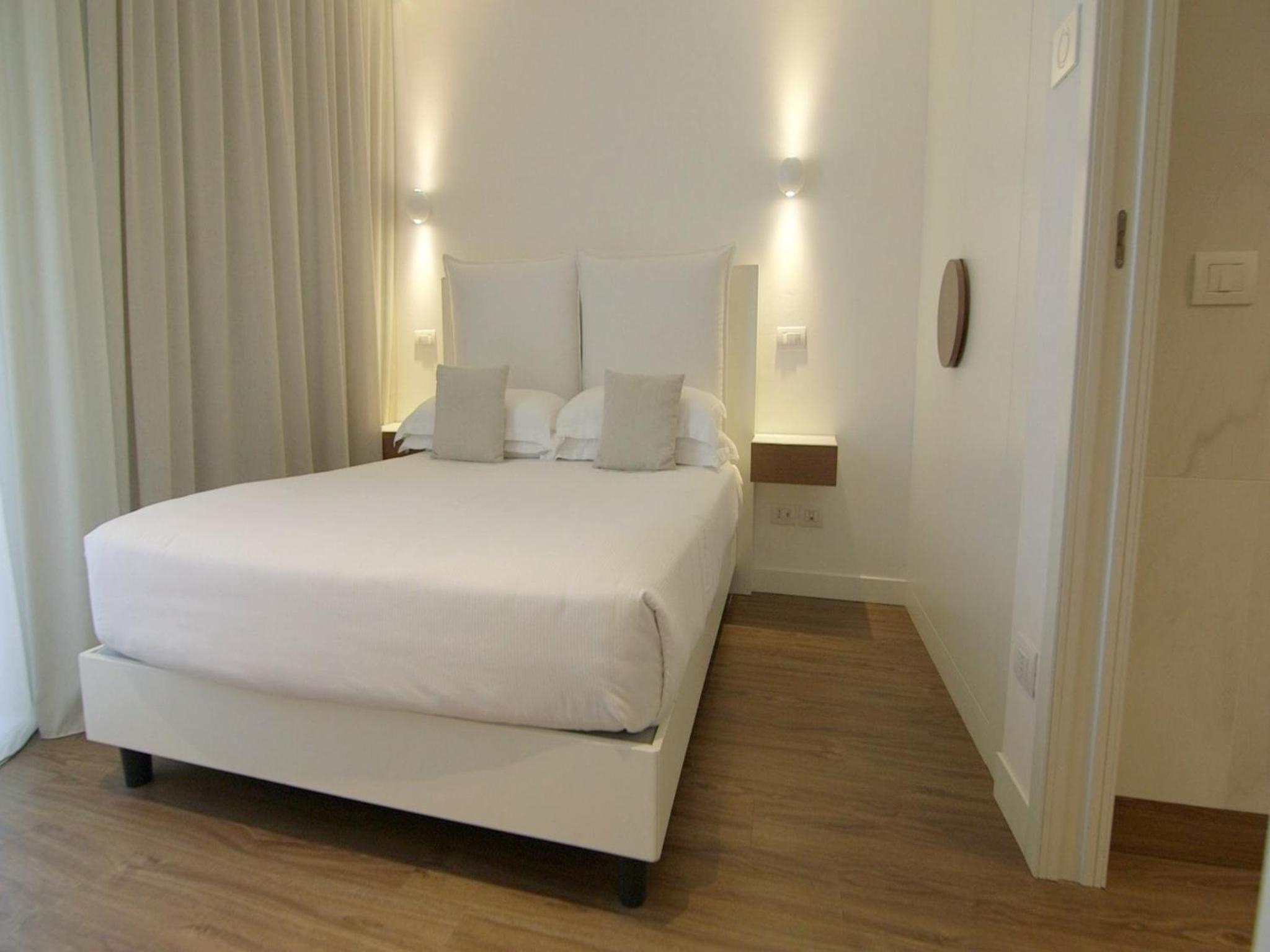 S - SUITE D - Photo 11
