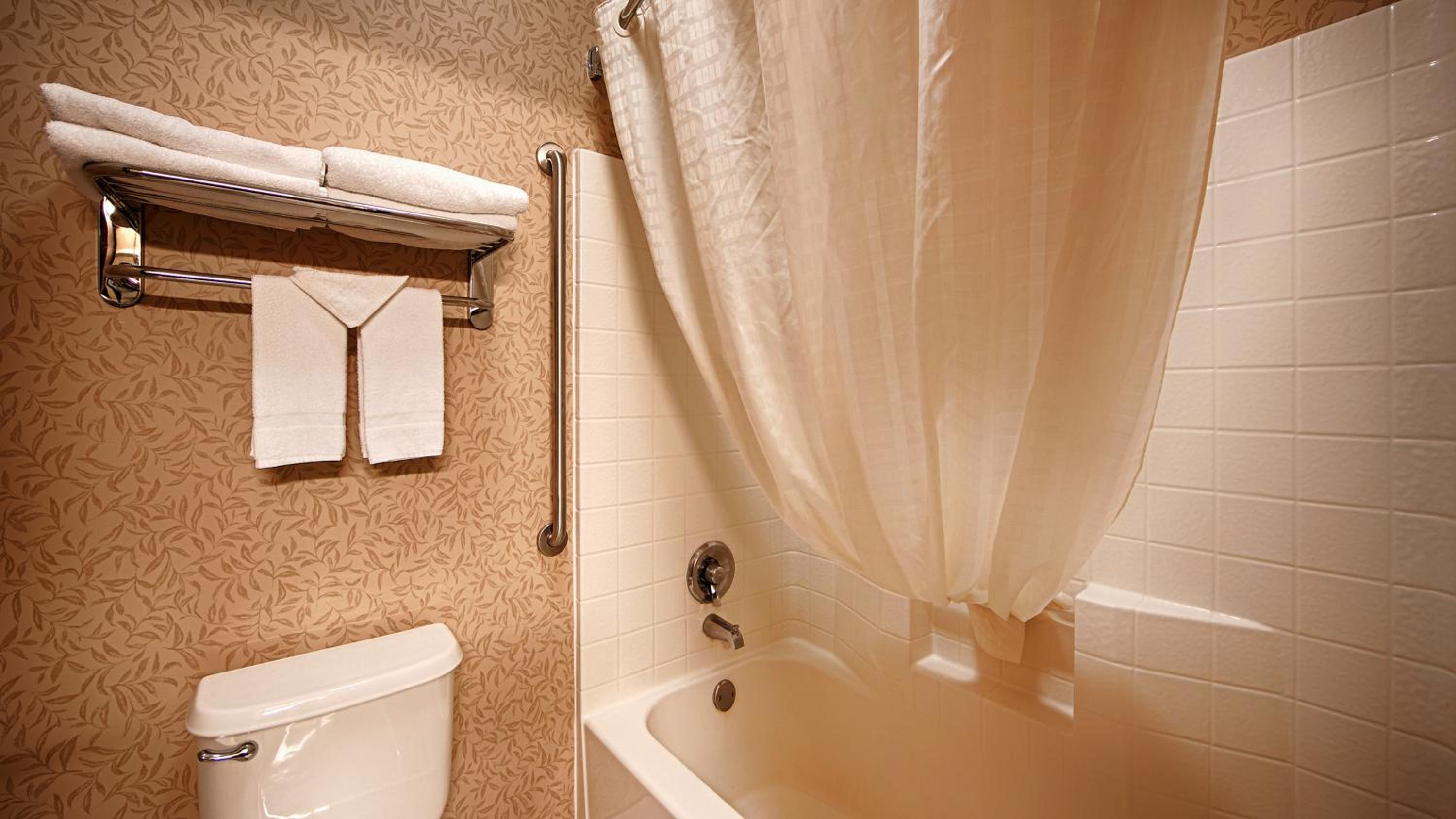 Two-Room King Suite with Spa Bath and Wet Bar - Non-Smoking - Photo 2