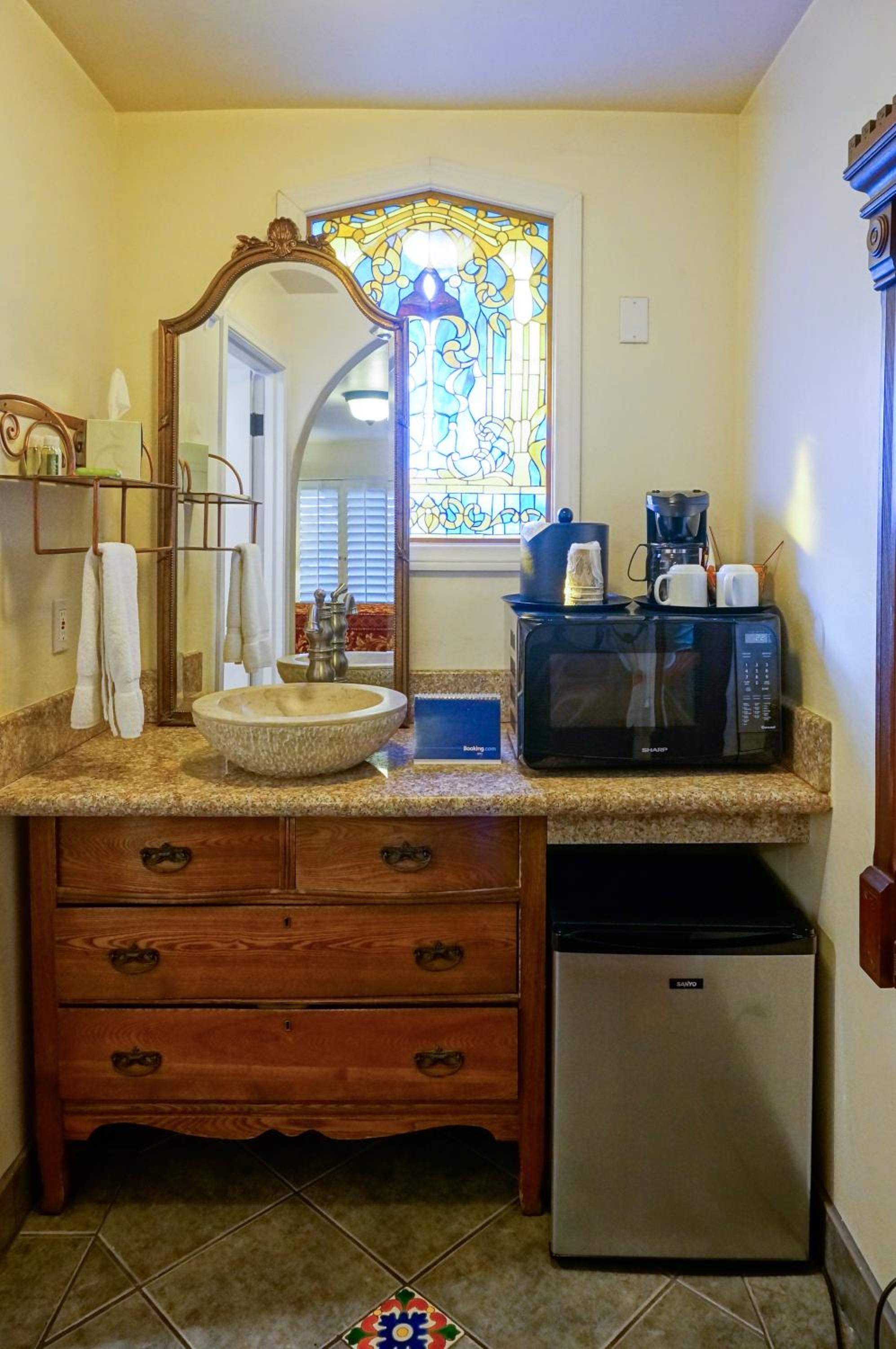 Standard King Room - Photo 4