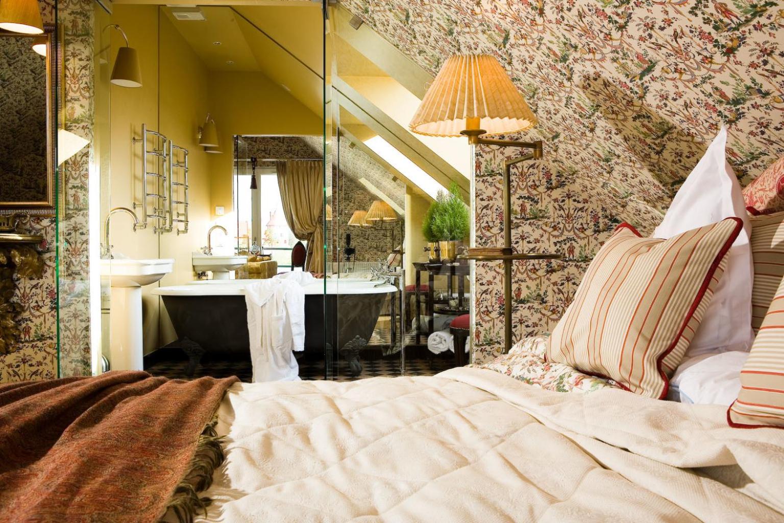 Suite with Castle View - Photo 5