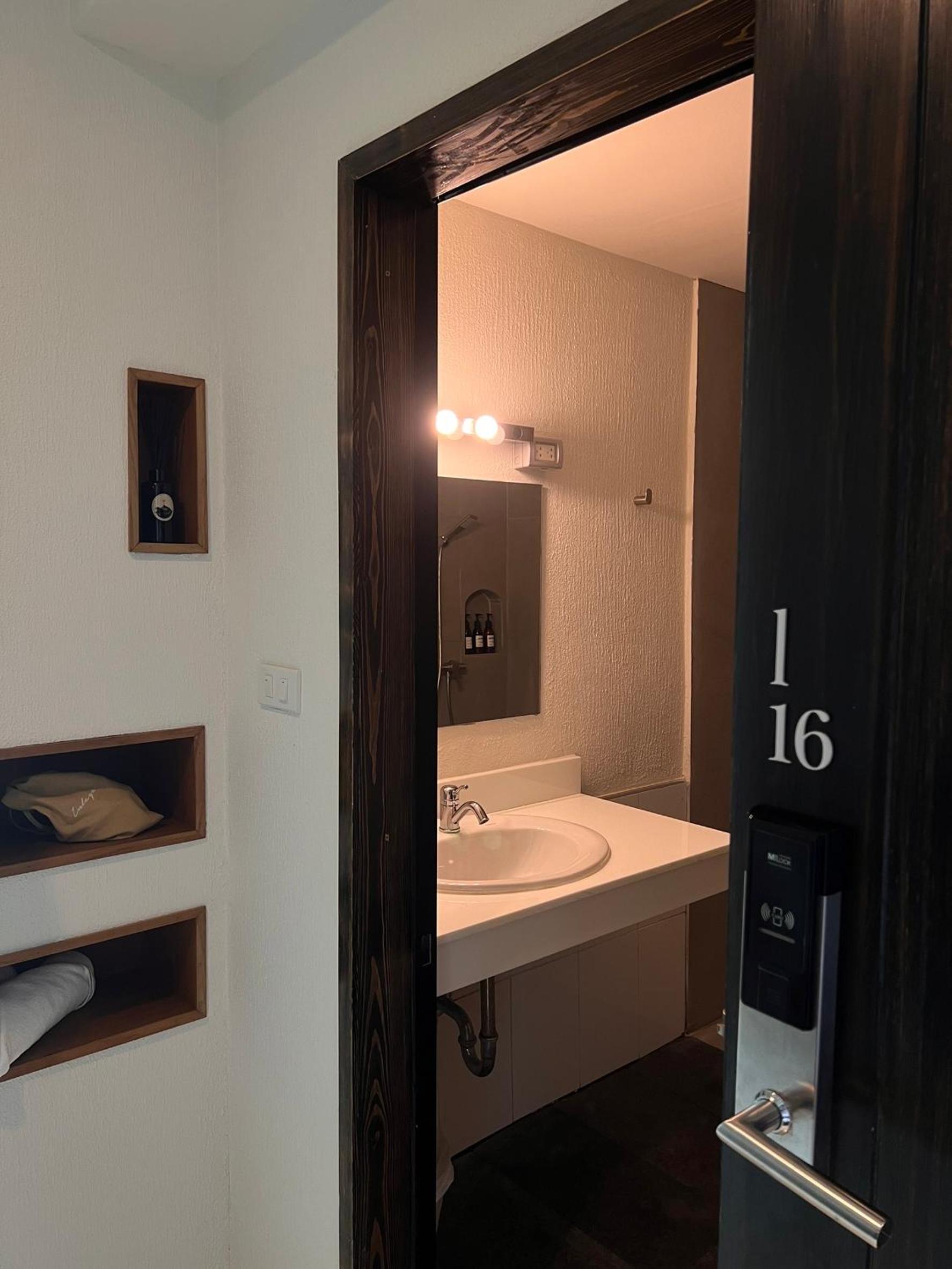 Suite with Lake View photo 3