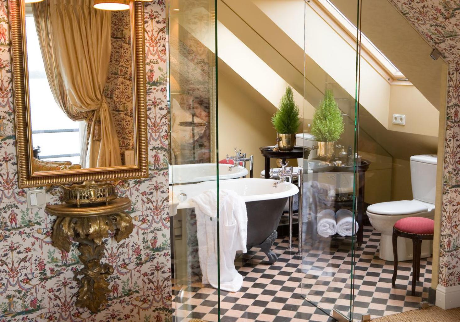 Suite with Castle View - Photo 3